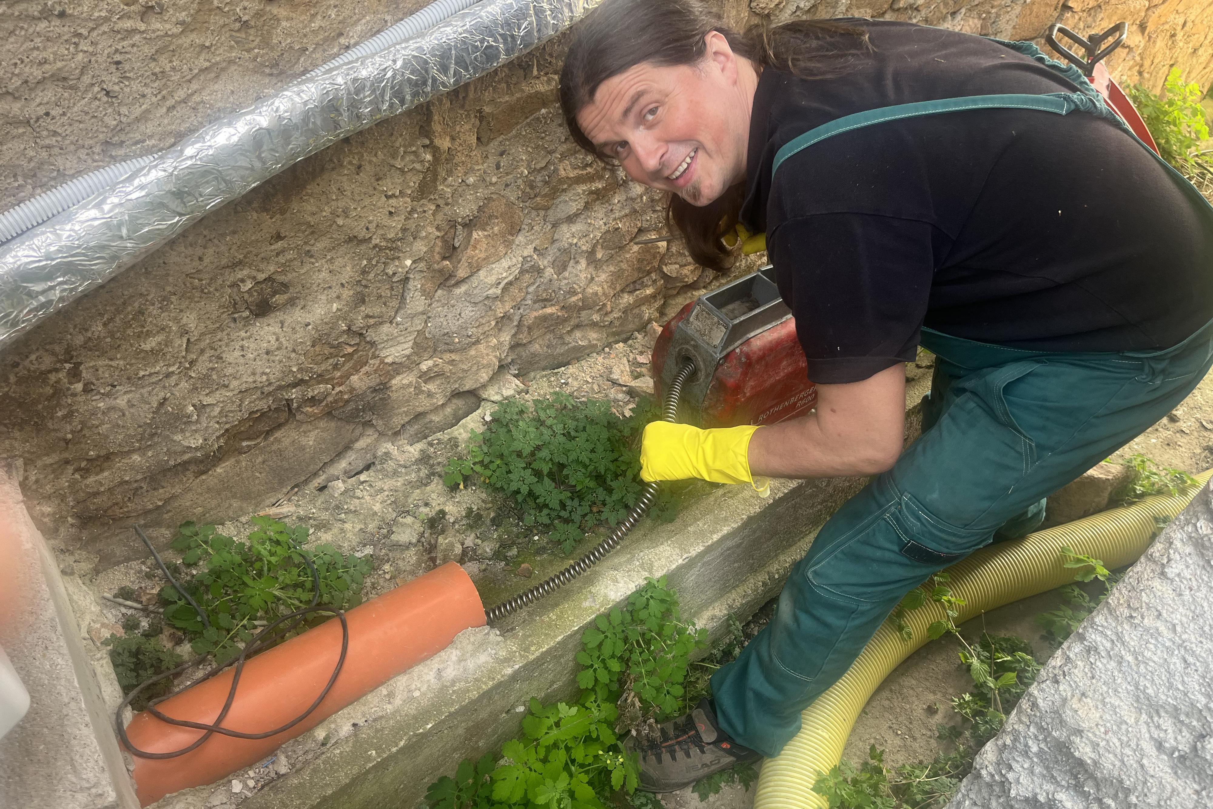 Čištění okapů a a dešťových svodů