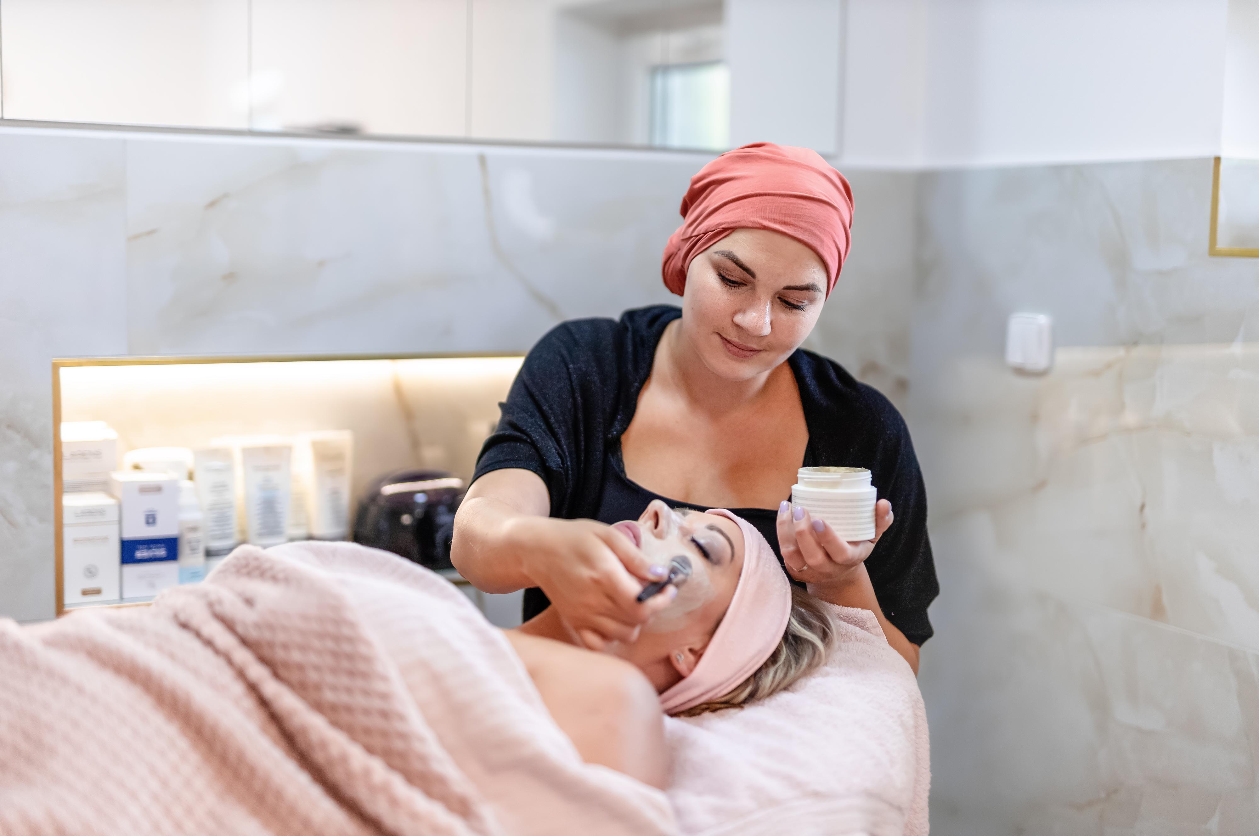 SALON MAKI * Markéta Stloukalová