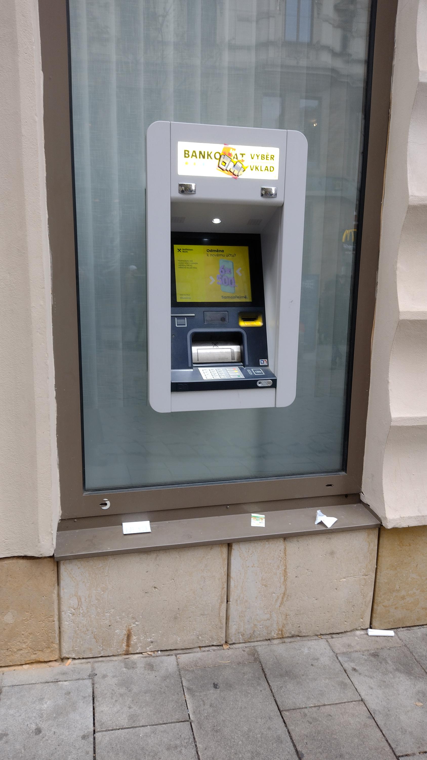 Raiffeisenbank - bankomat foto 2