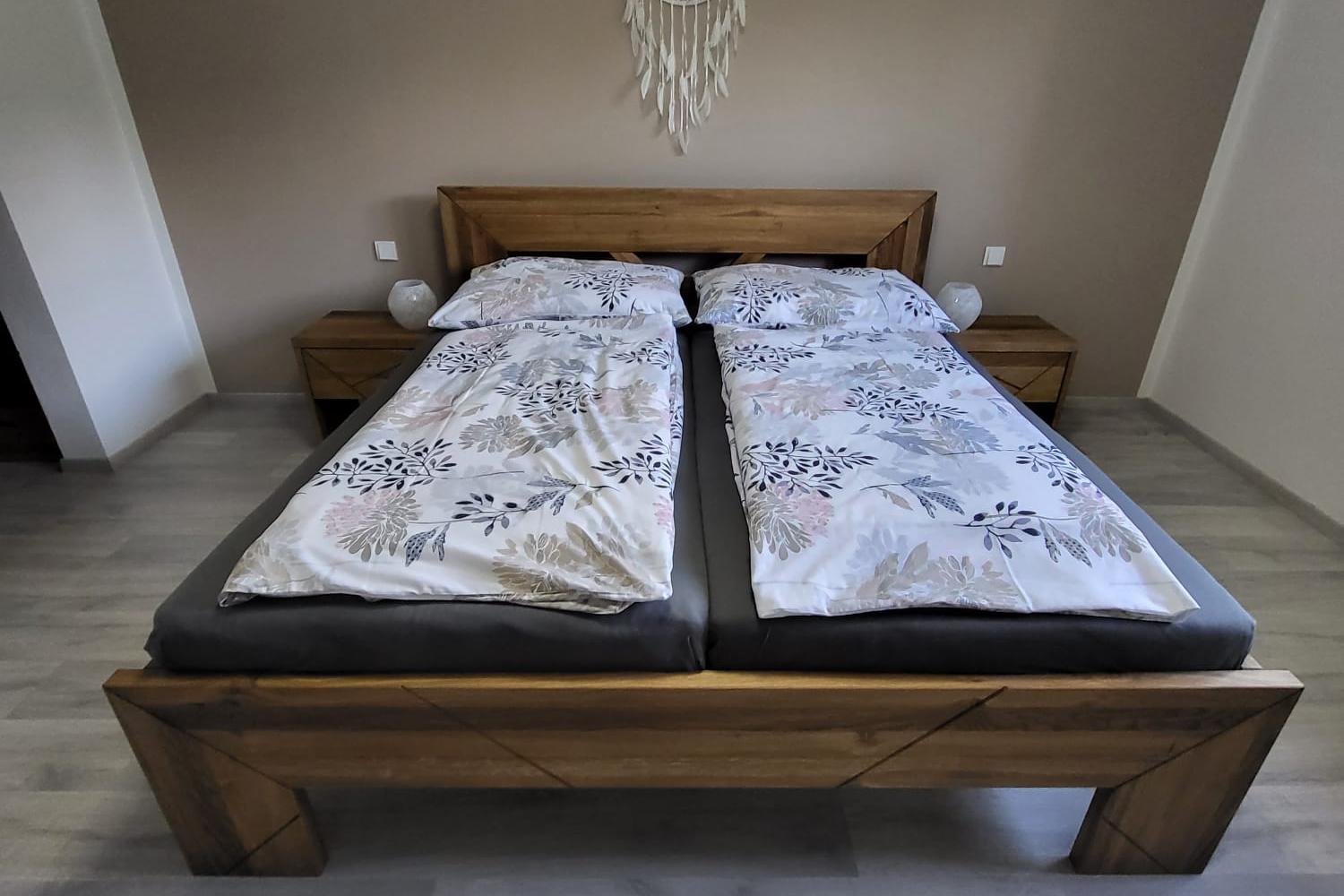 Jiří Müller - Design of oak wood