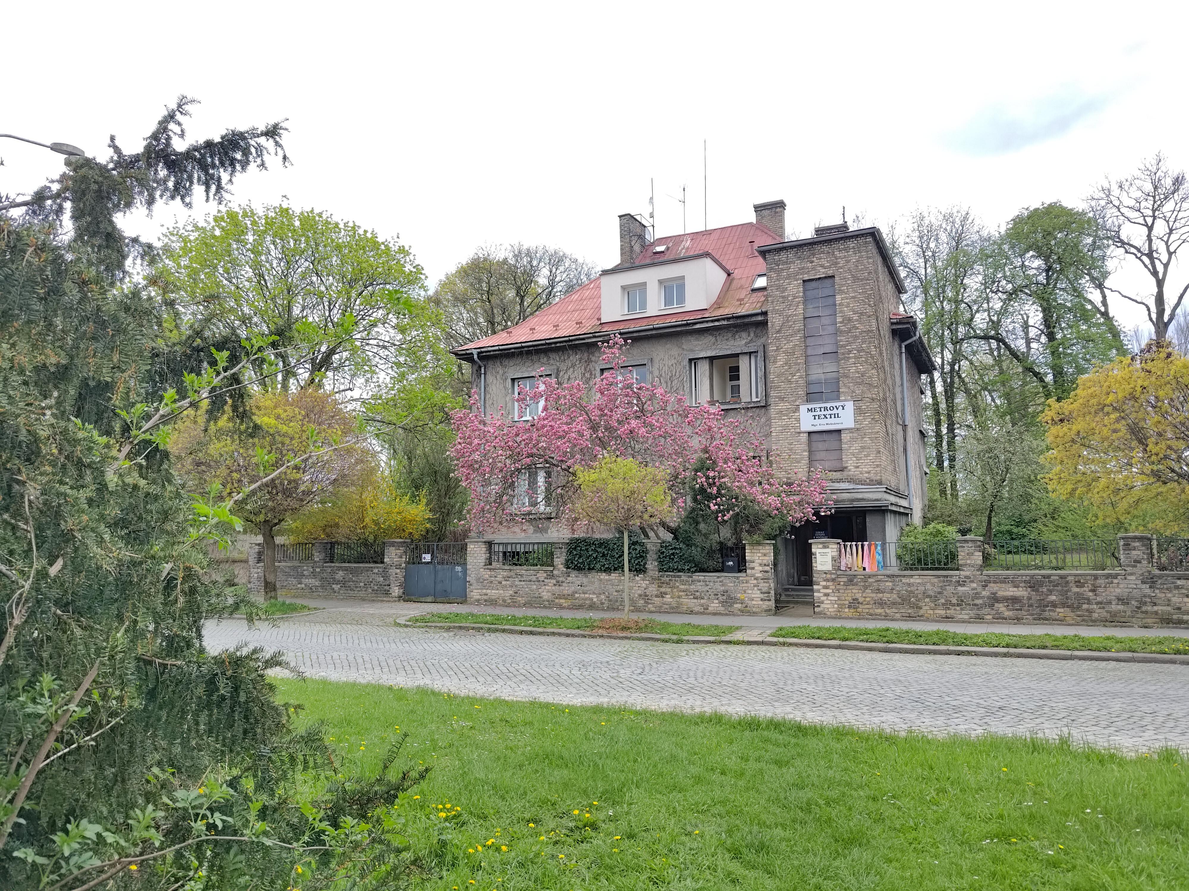 Metrový textil Mgr. Eva Molnárová