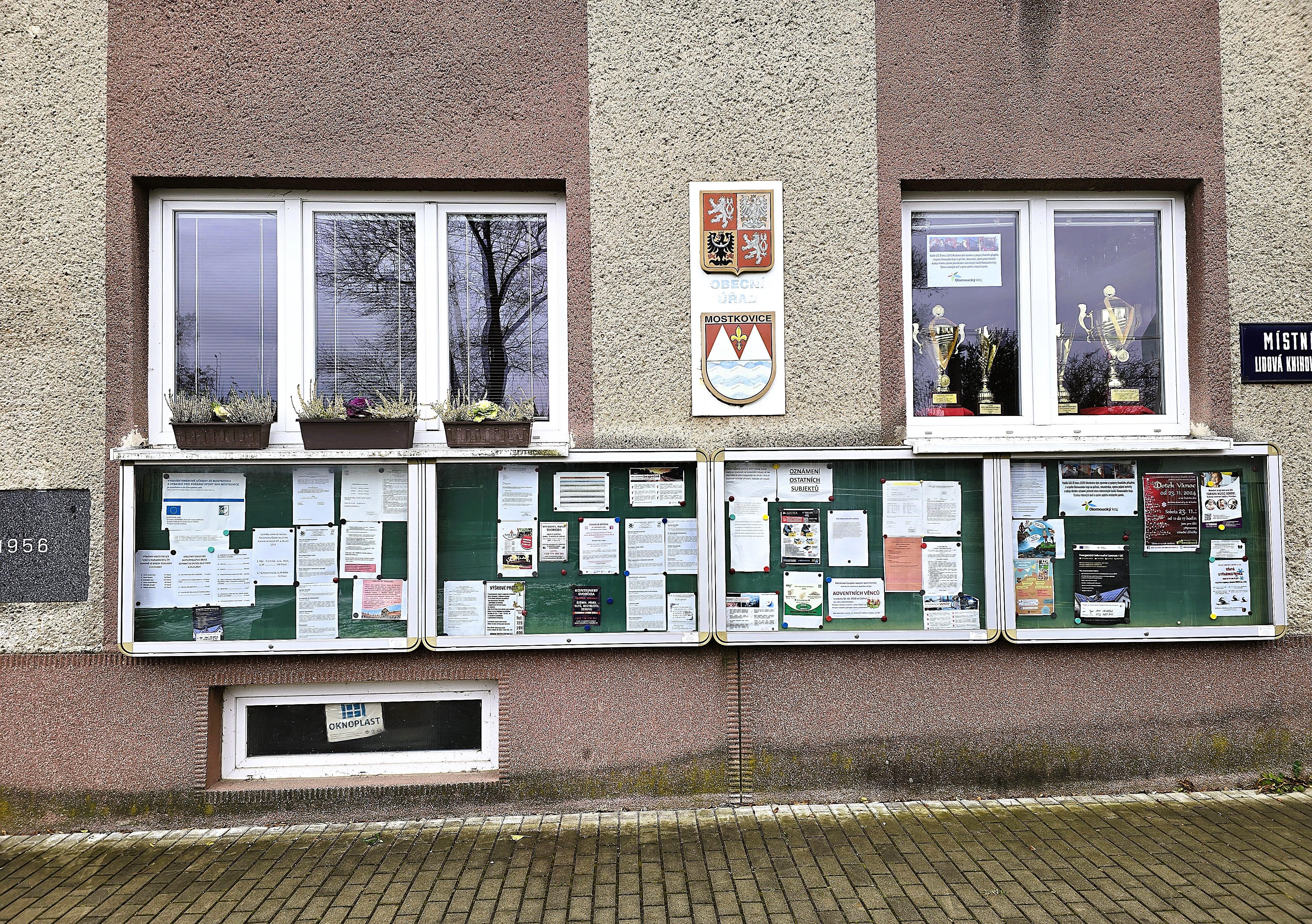 Mostkovice - obecní úřad foto 6