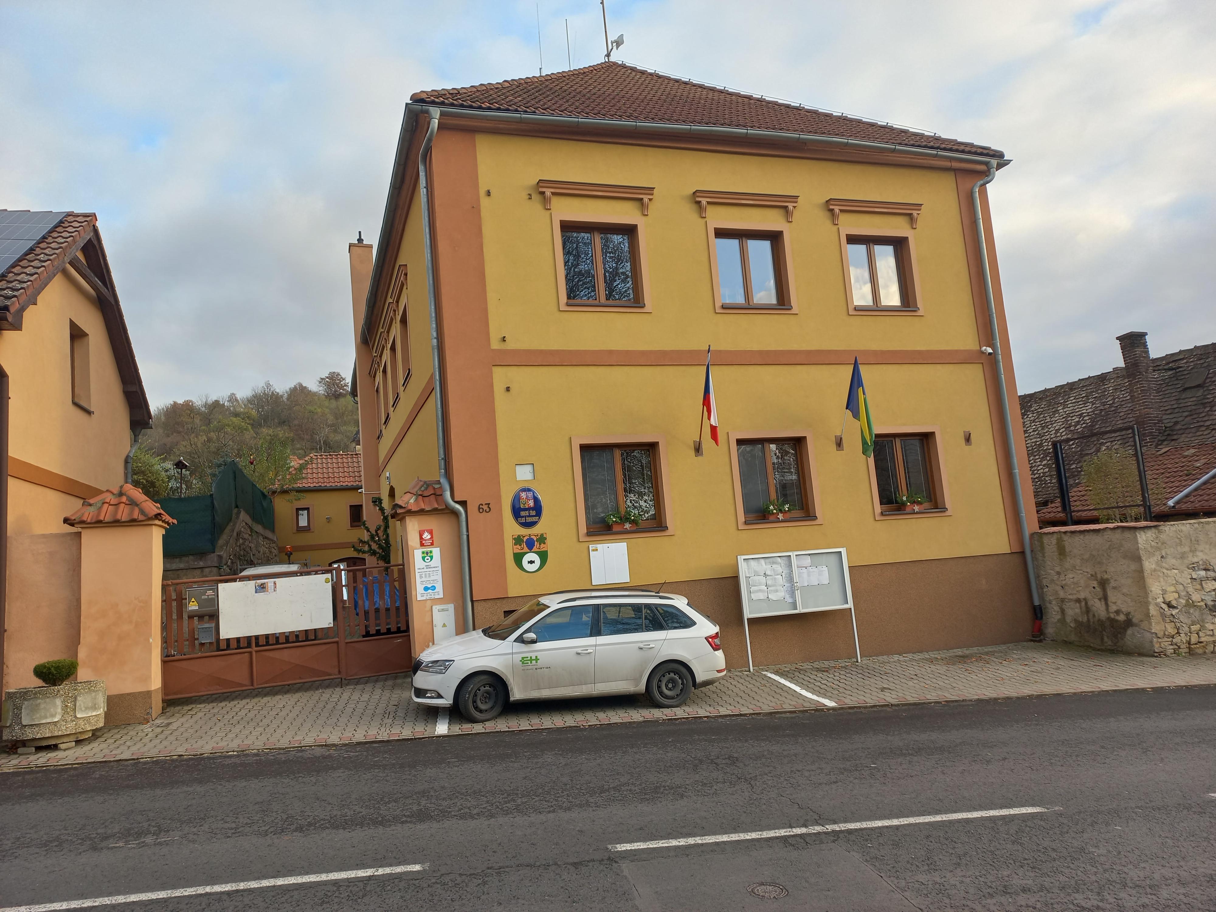 Velké Žernoseky - obecní úřad foto 4