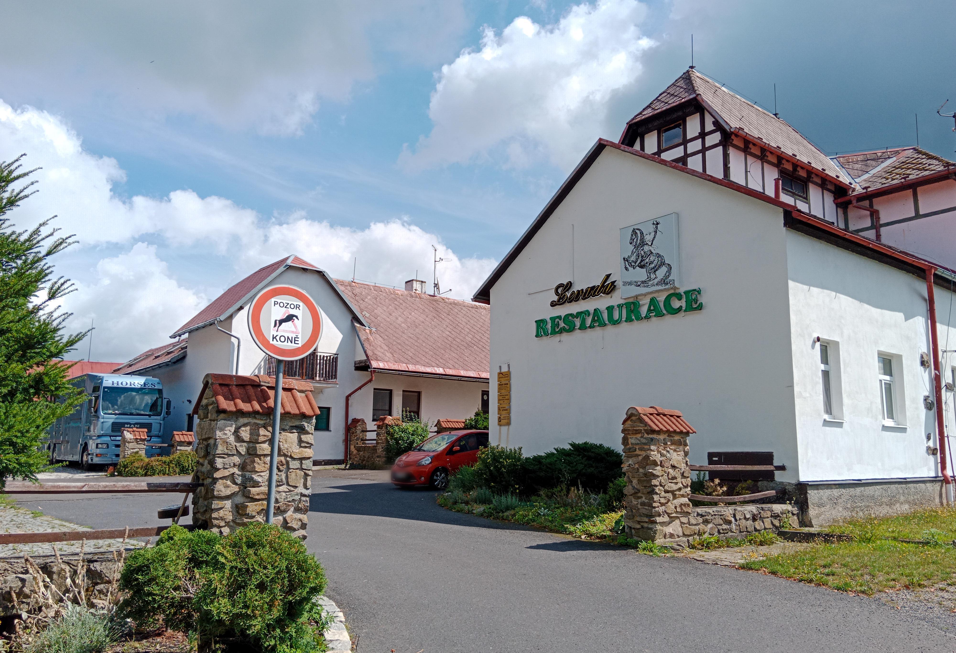 JEZDECKÁ AKADEMIE - střední odborná škola Mariánské Lázně, s.r.o.