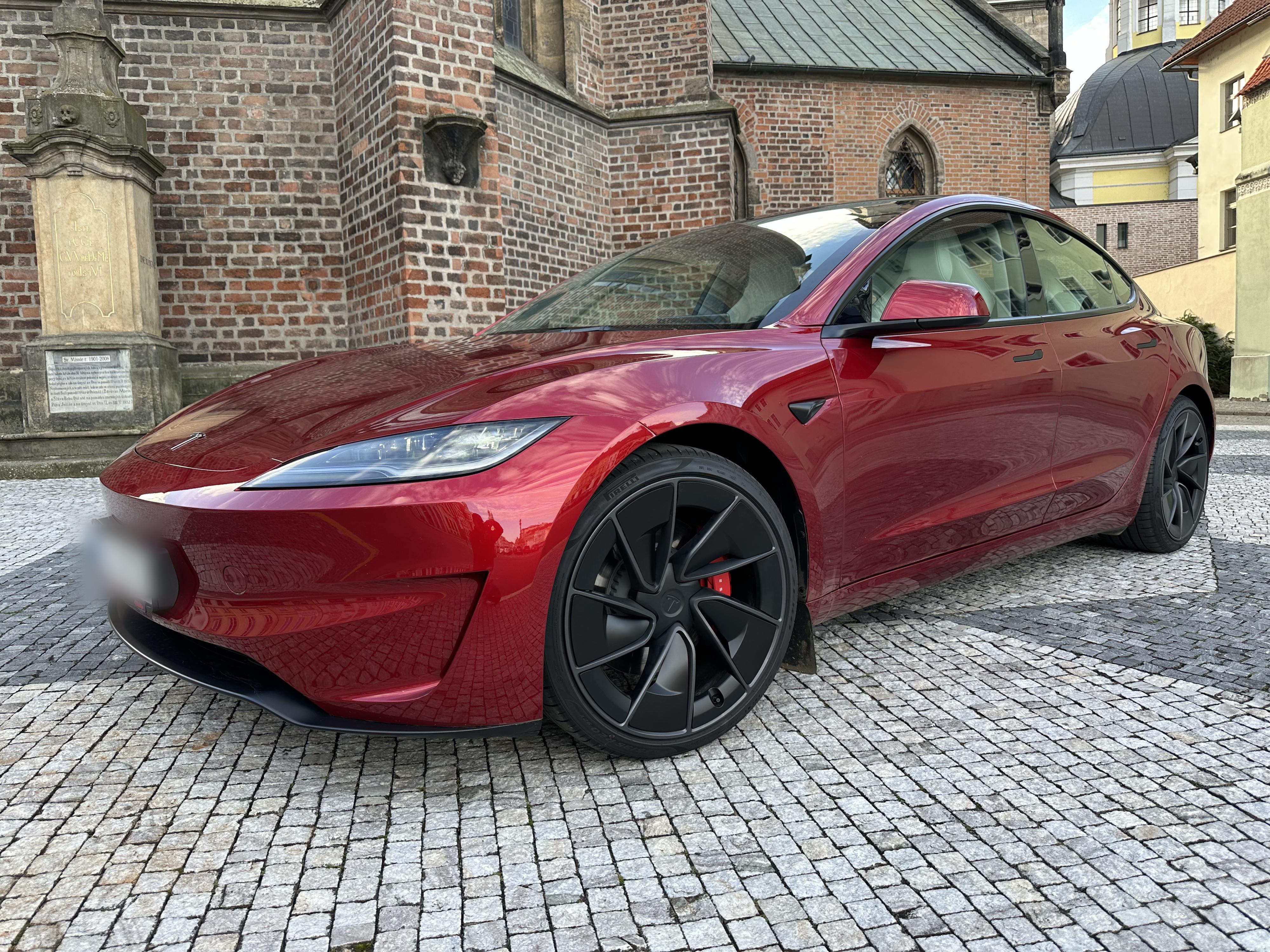 Roman Kmínek - Jízda Teslou foto 3