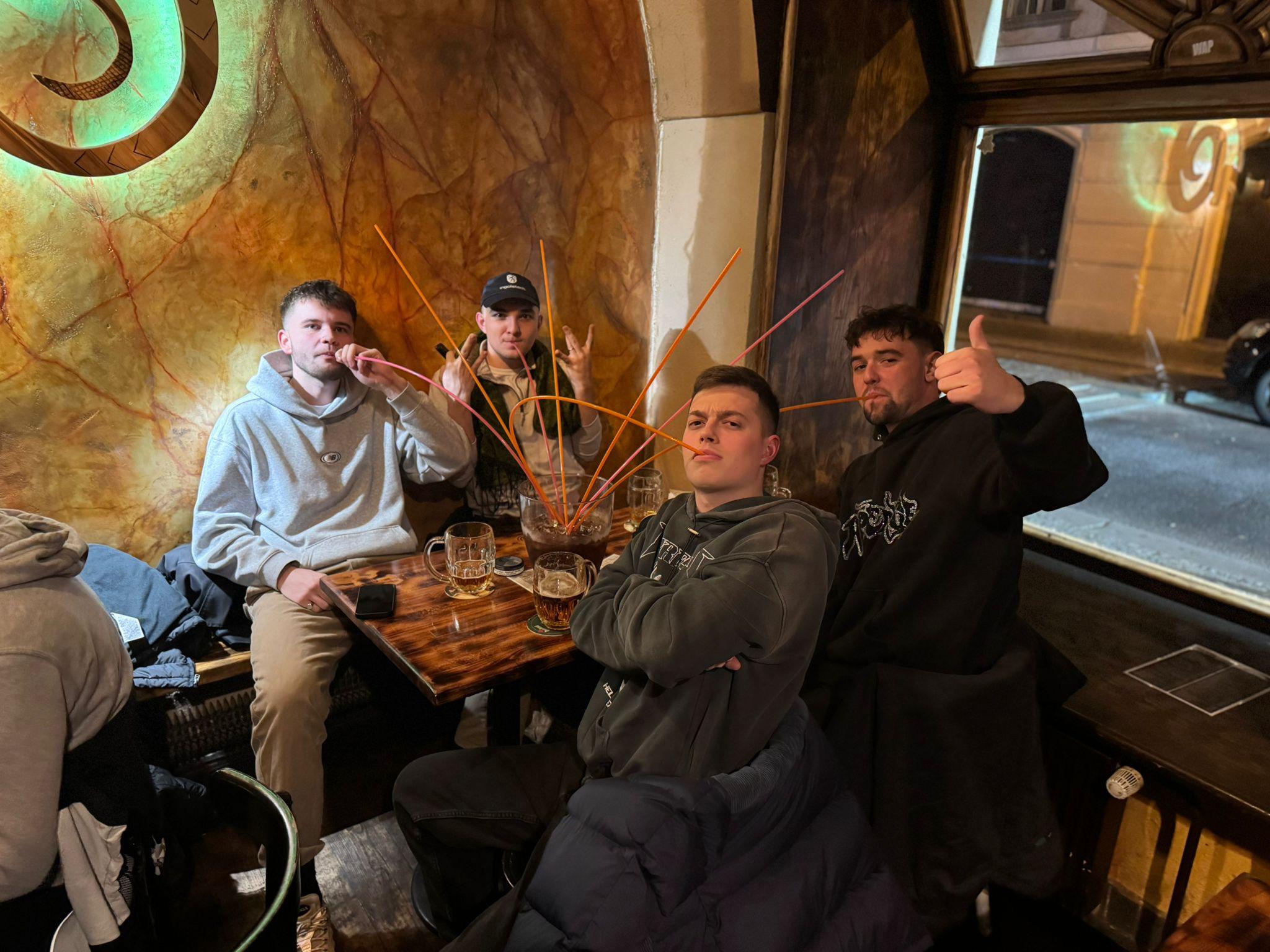 Nevinný bar Gecko foto 4