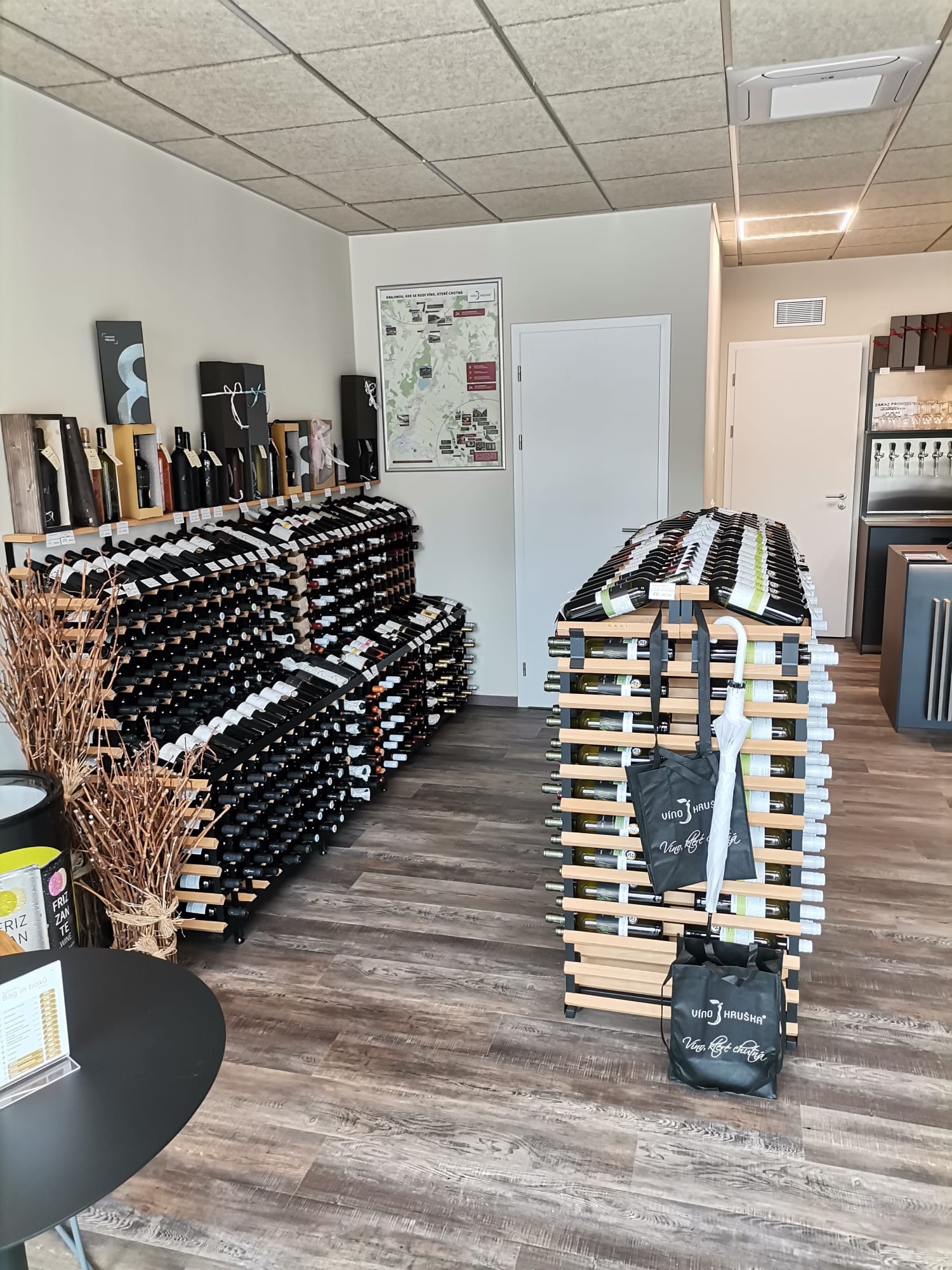 Vinotéka VÍNO HRUŠKA foto 3