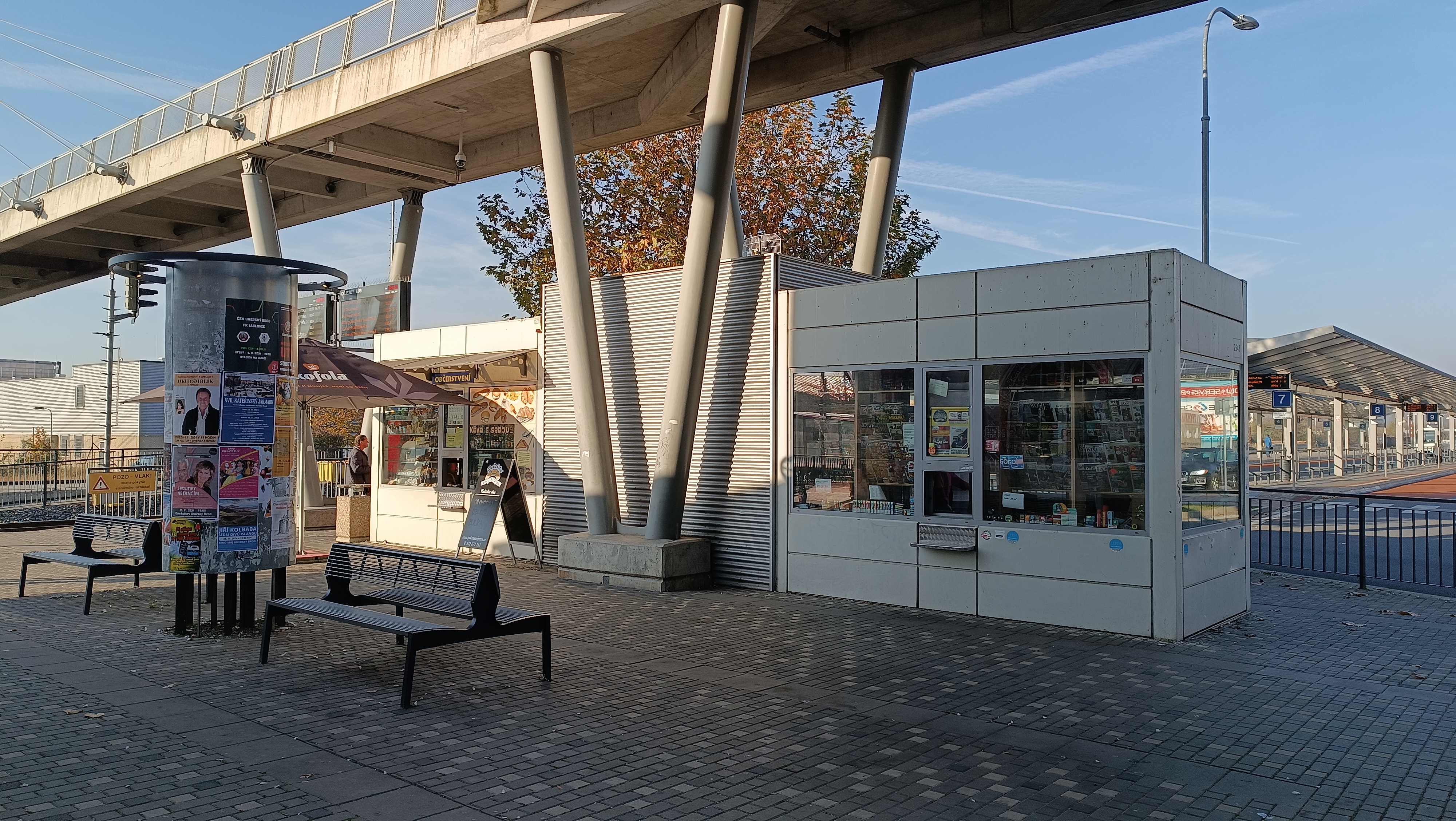 Akvárko pod lávkou