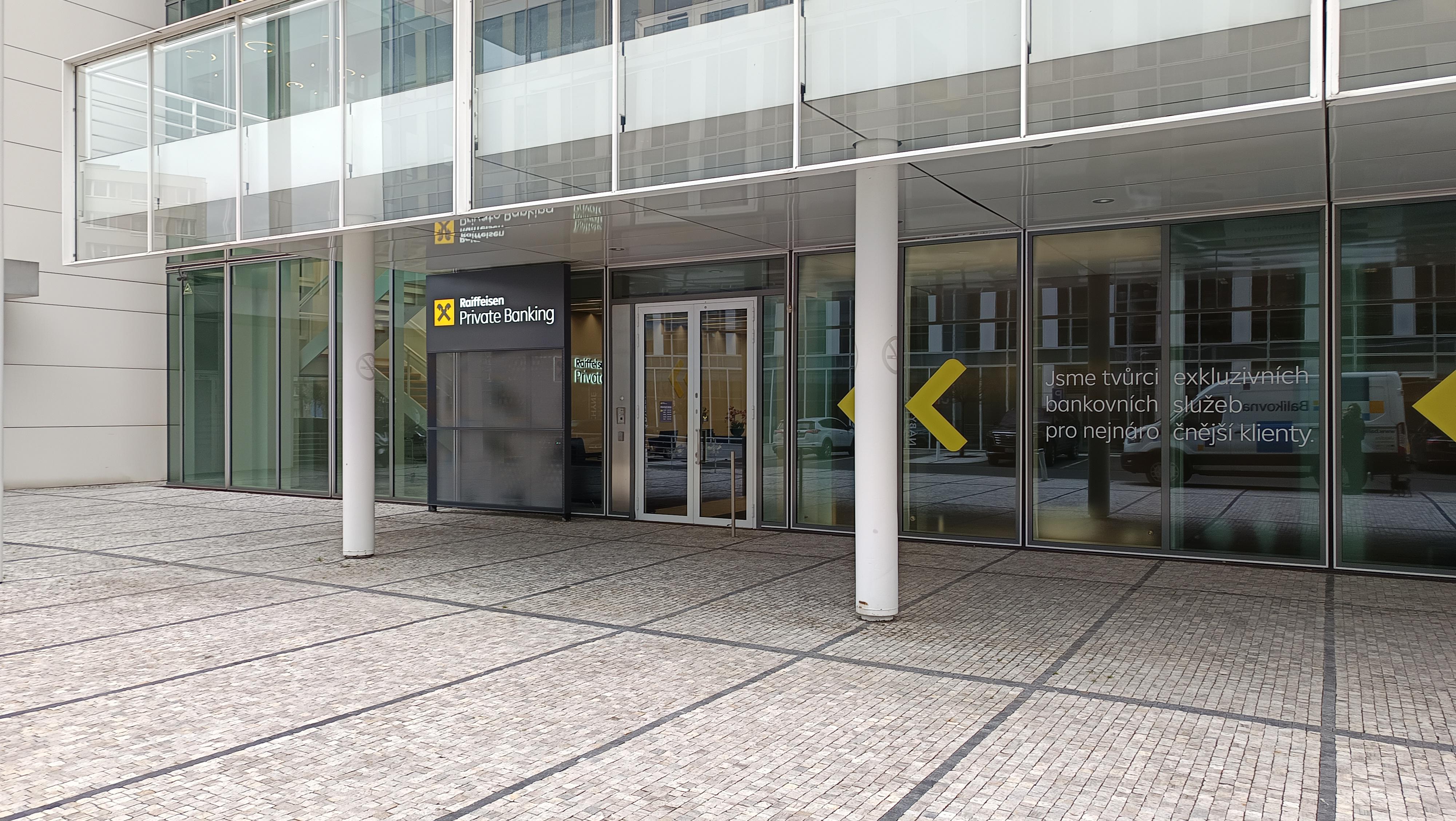 Raiffeisenbank - bankomat foto 5