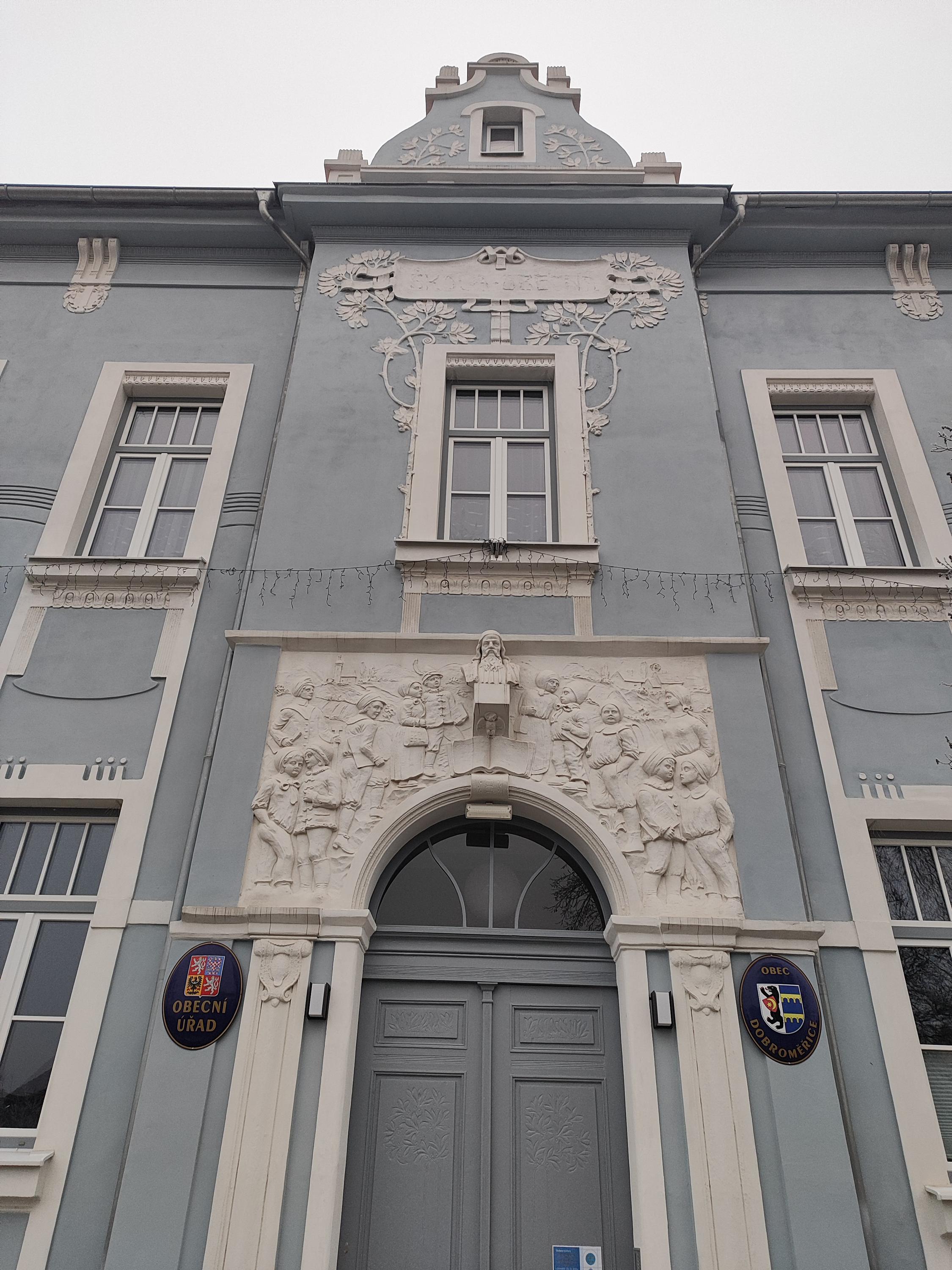 Dobroměřice - obecní úřad foto 3