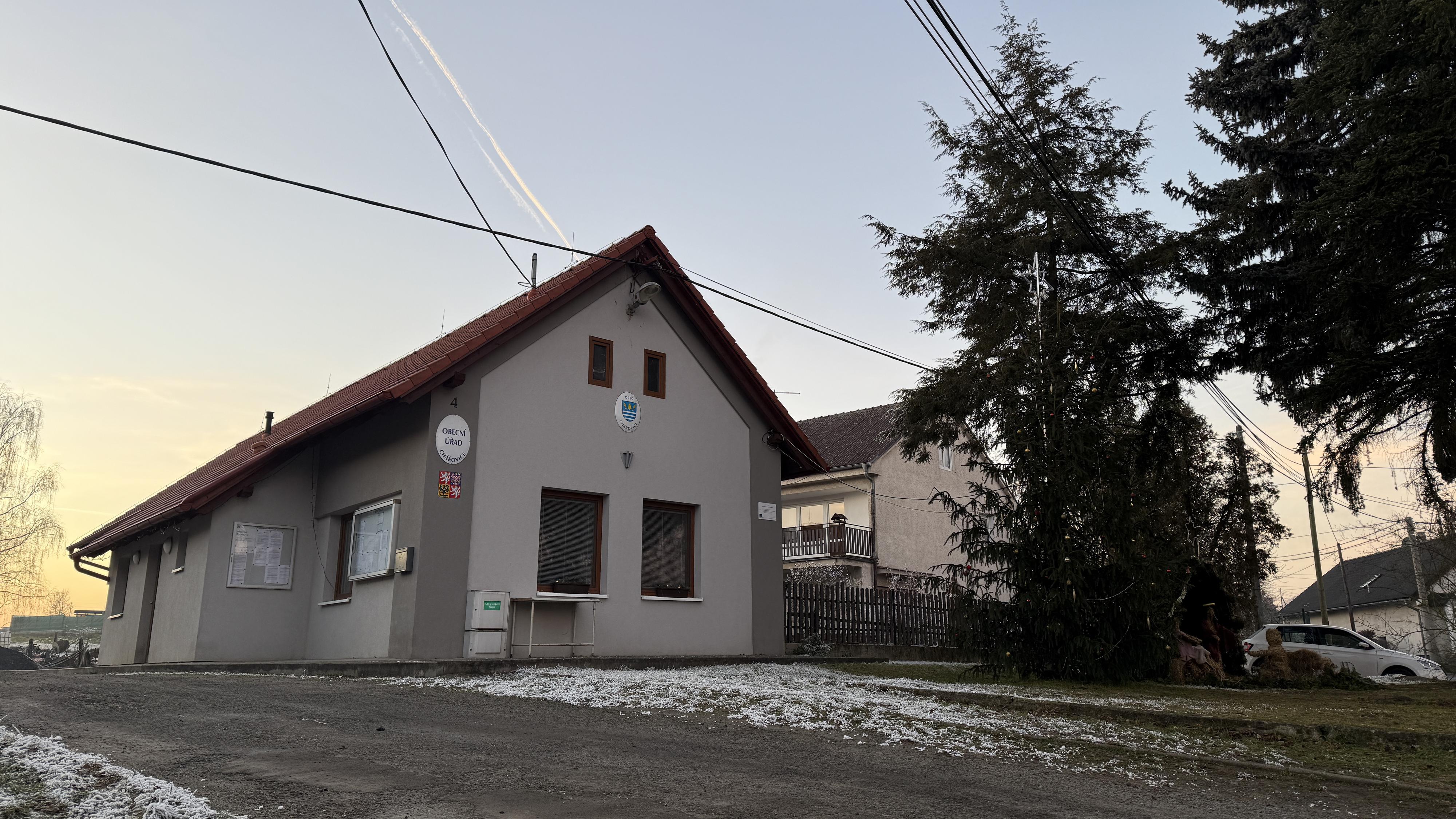 Chářovice - obecní úřad foto 2