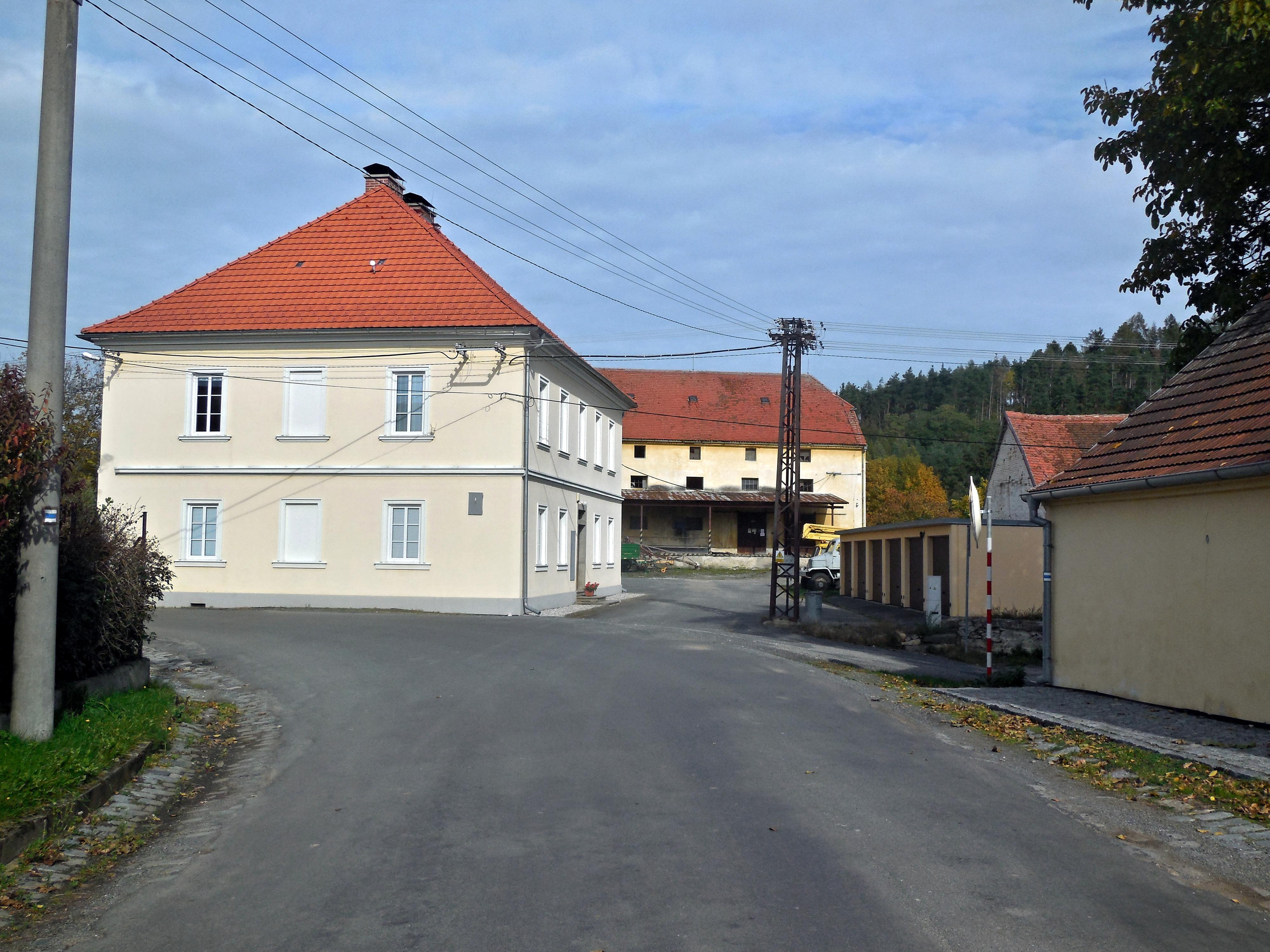 Budětice - obecní úřad foto 2