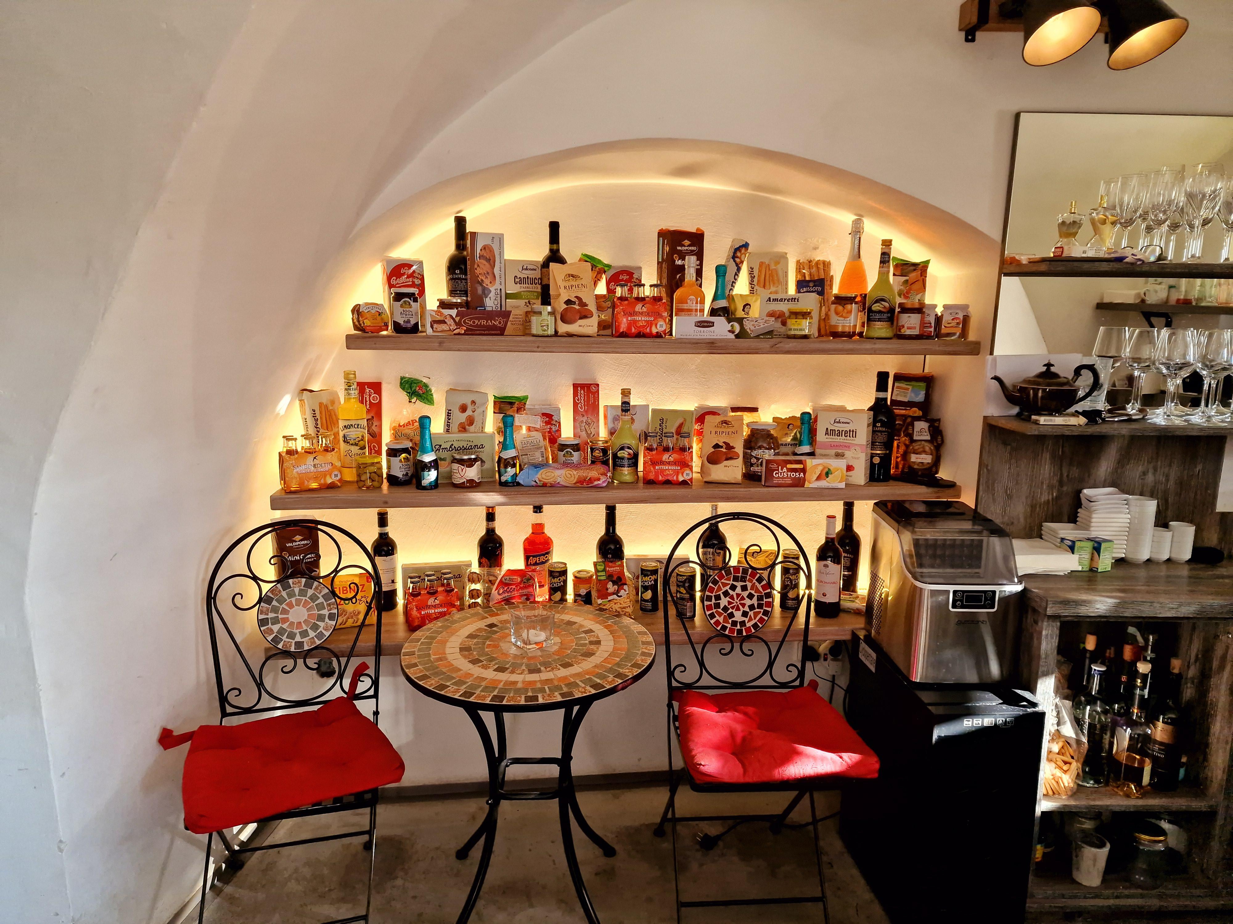 Amici Miei Mikulov - shop & víno foto 3