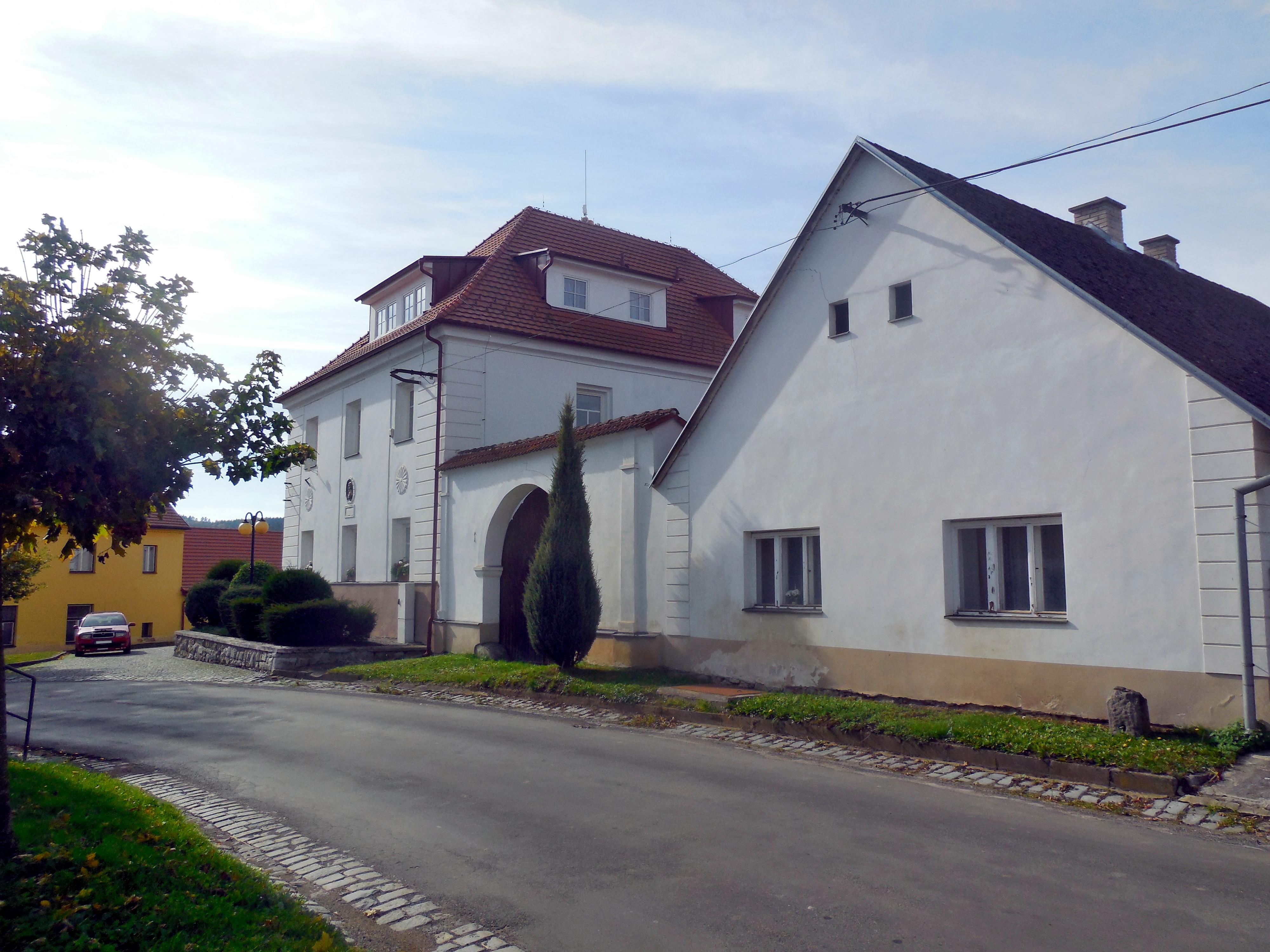 Budětice - obecní úřad foto 3