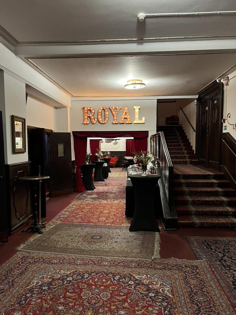 Royal Theatre & Club Chic foto 4