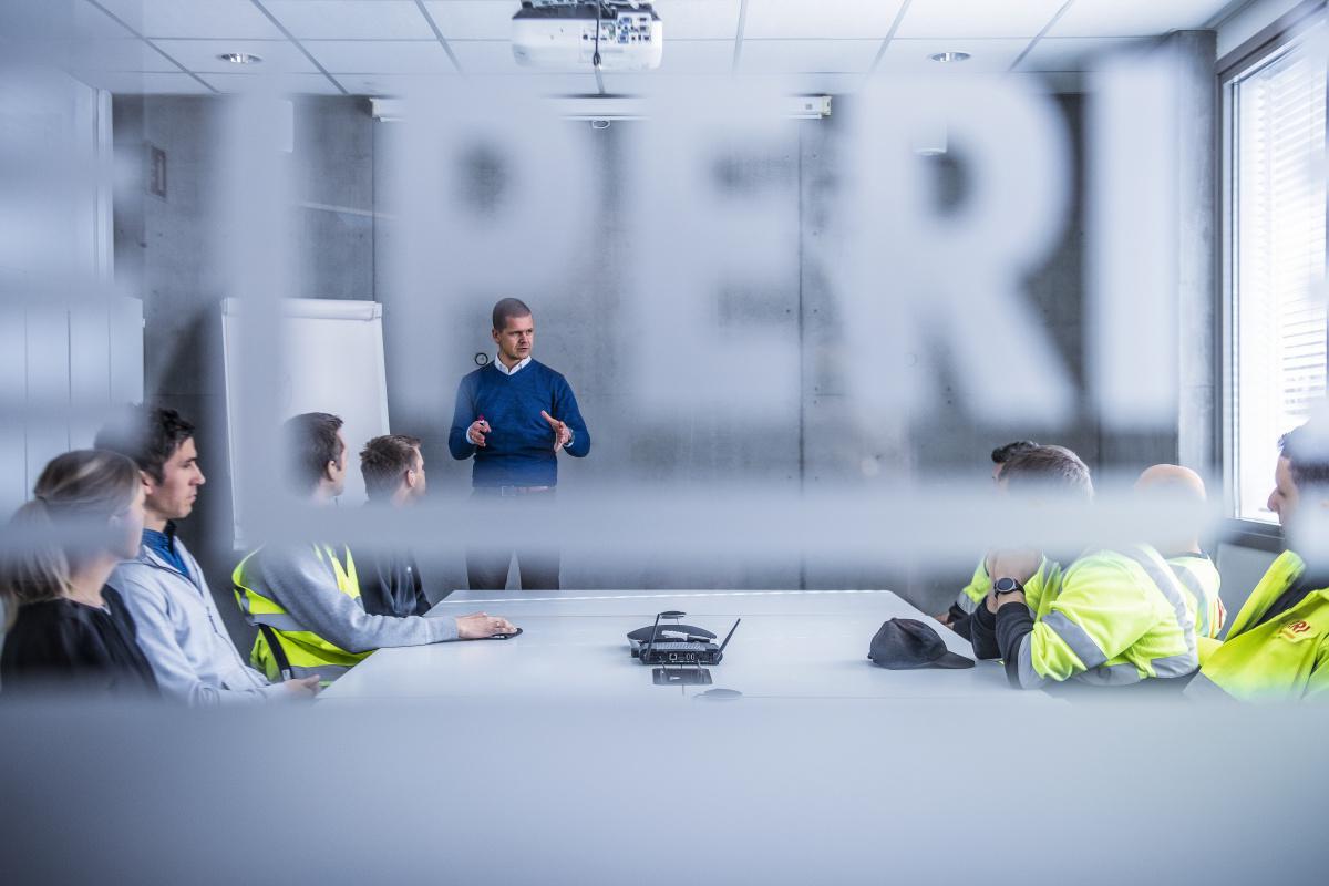 PERI bednění, lešení, služby