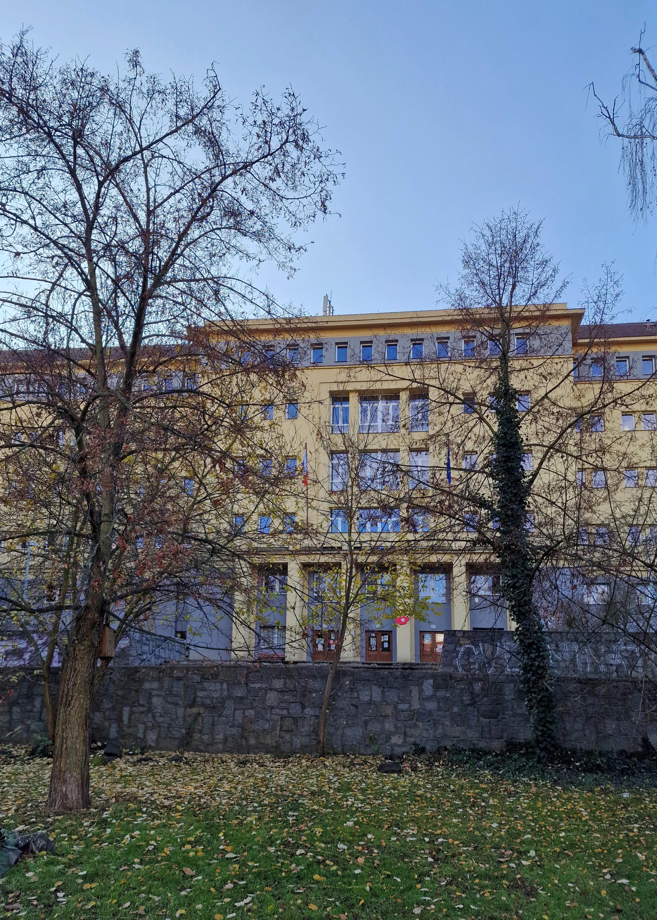 Montessori základní škola Archa, Jeremenkova foto 1