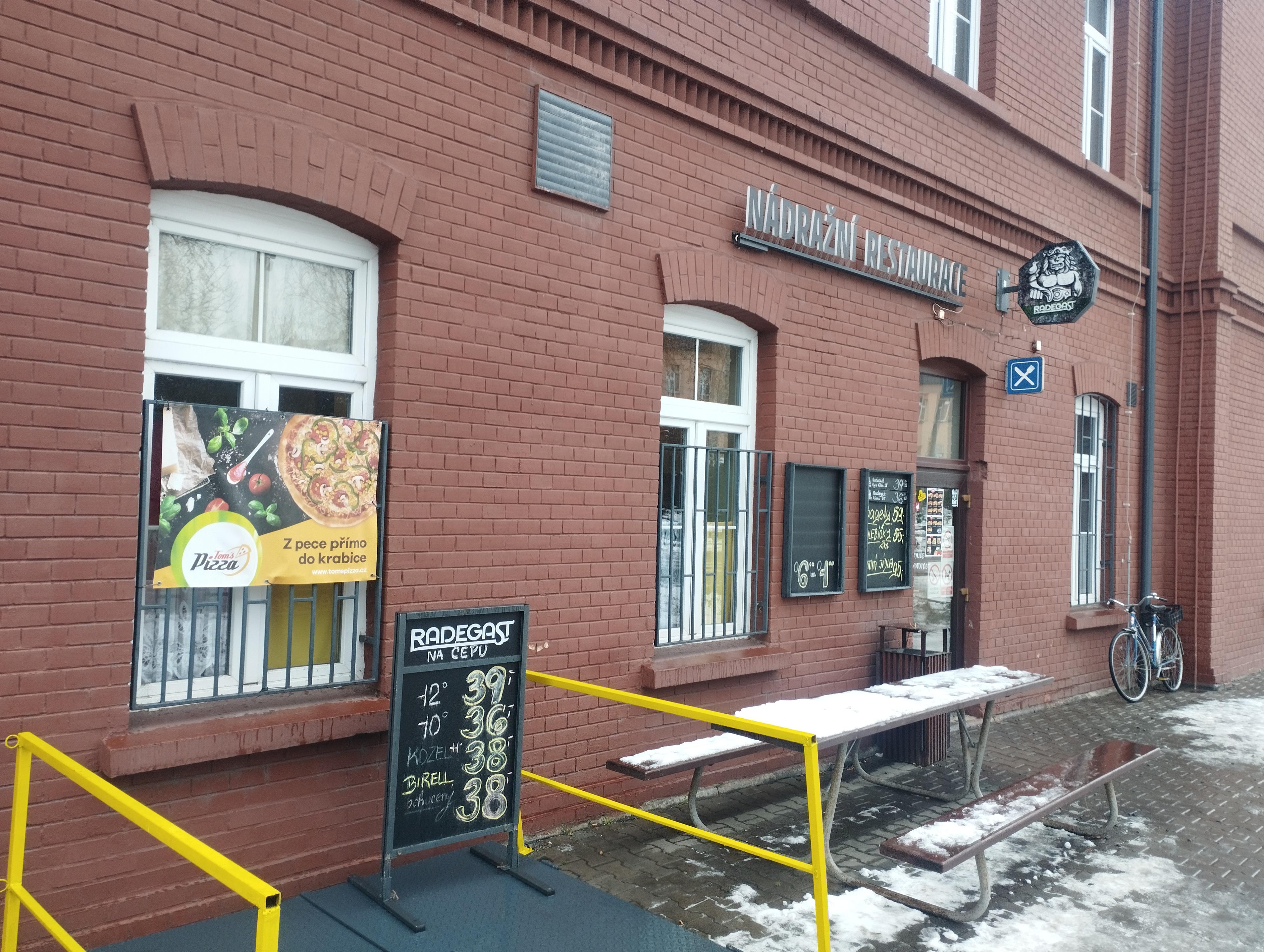 Nádražní restaurace foto 2
