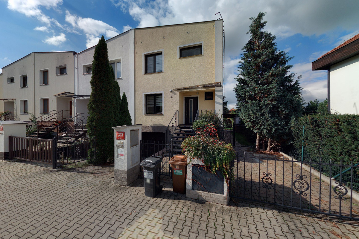 Léčitelka u hřiště