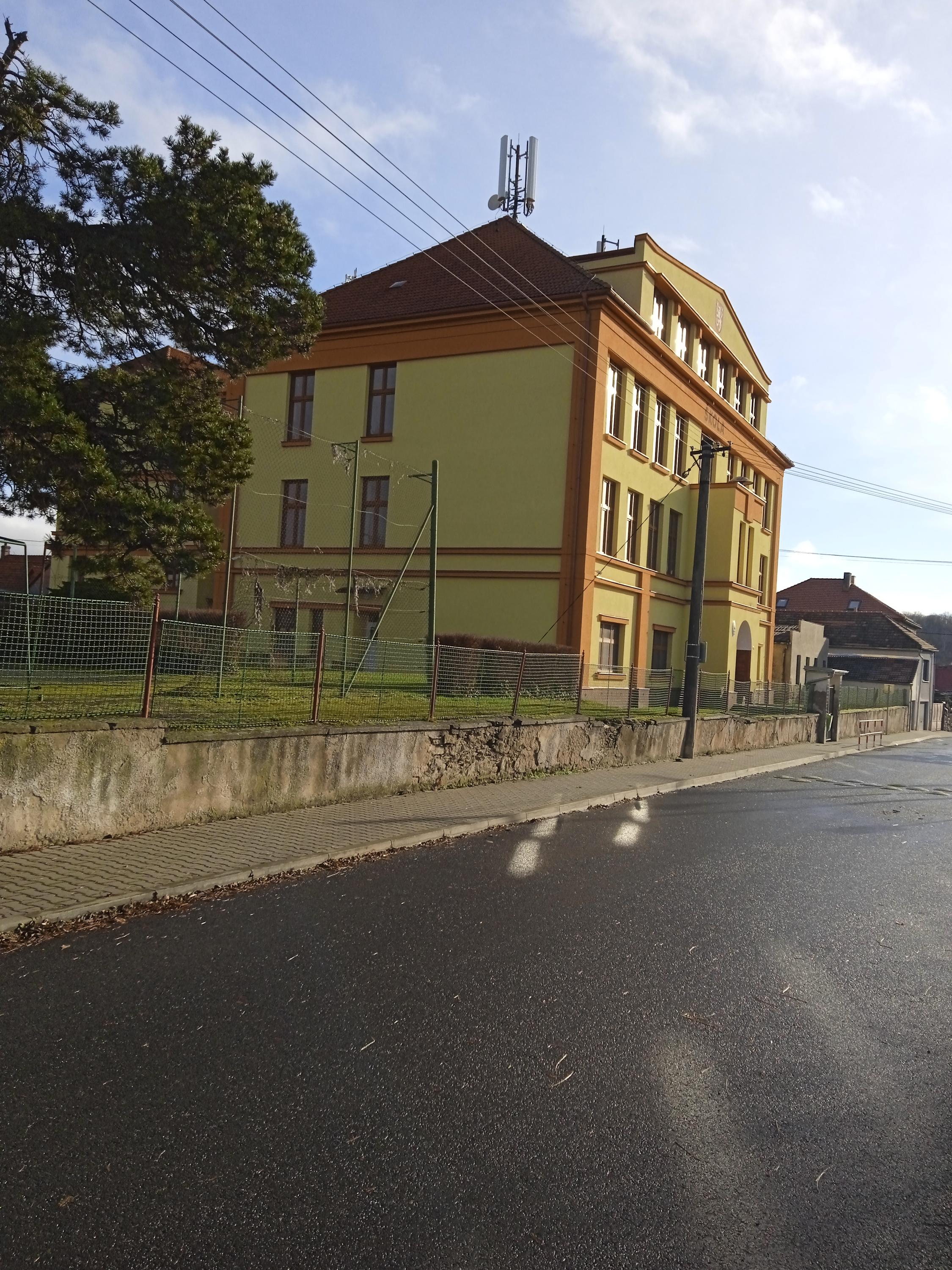 Základní škola a Mateřská škola Žleby, okres Kutná Hora foto 3