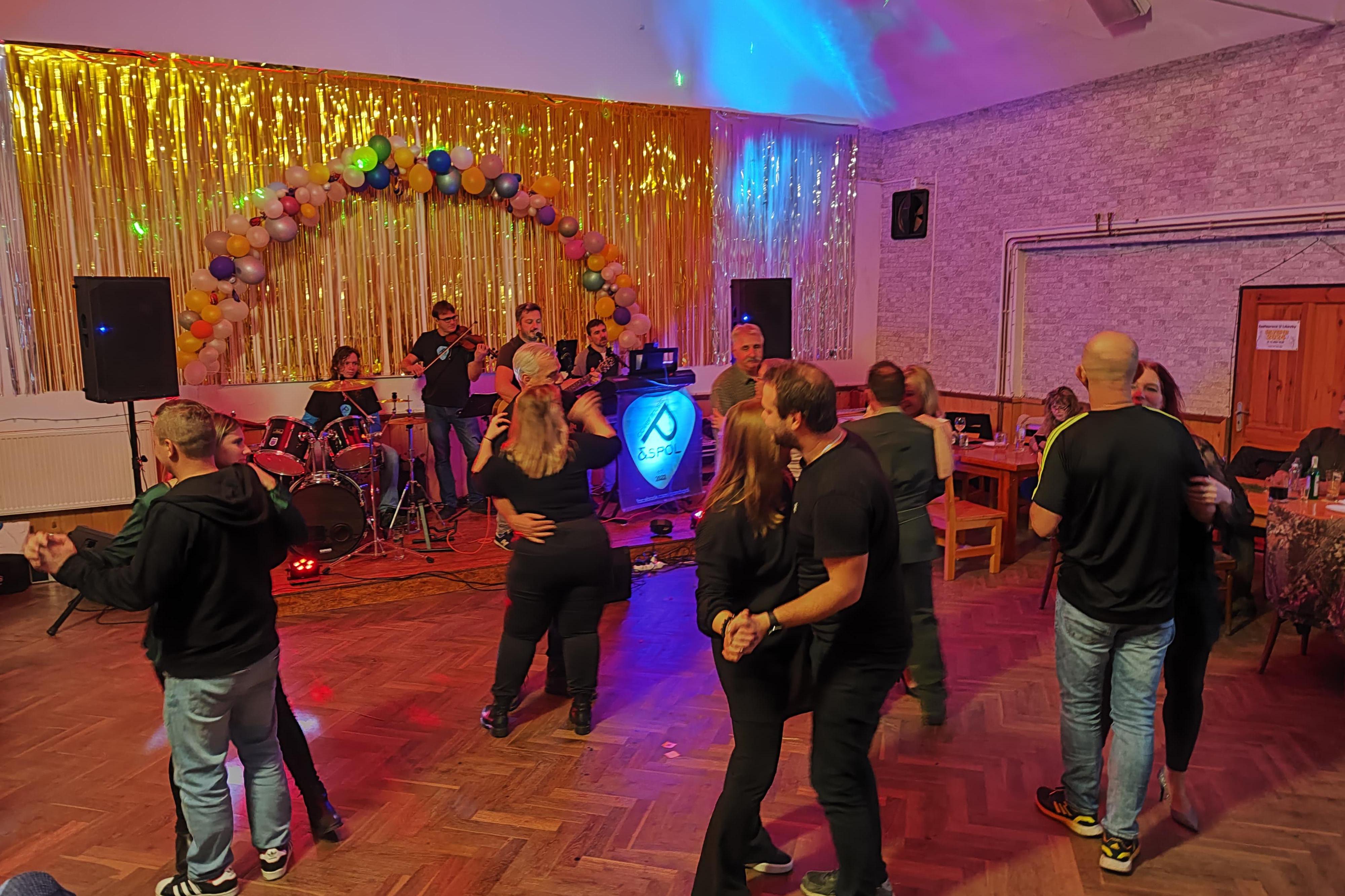 Kapela PátejPád cover music