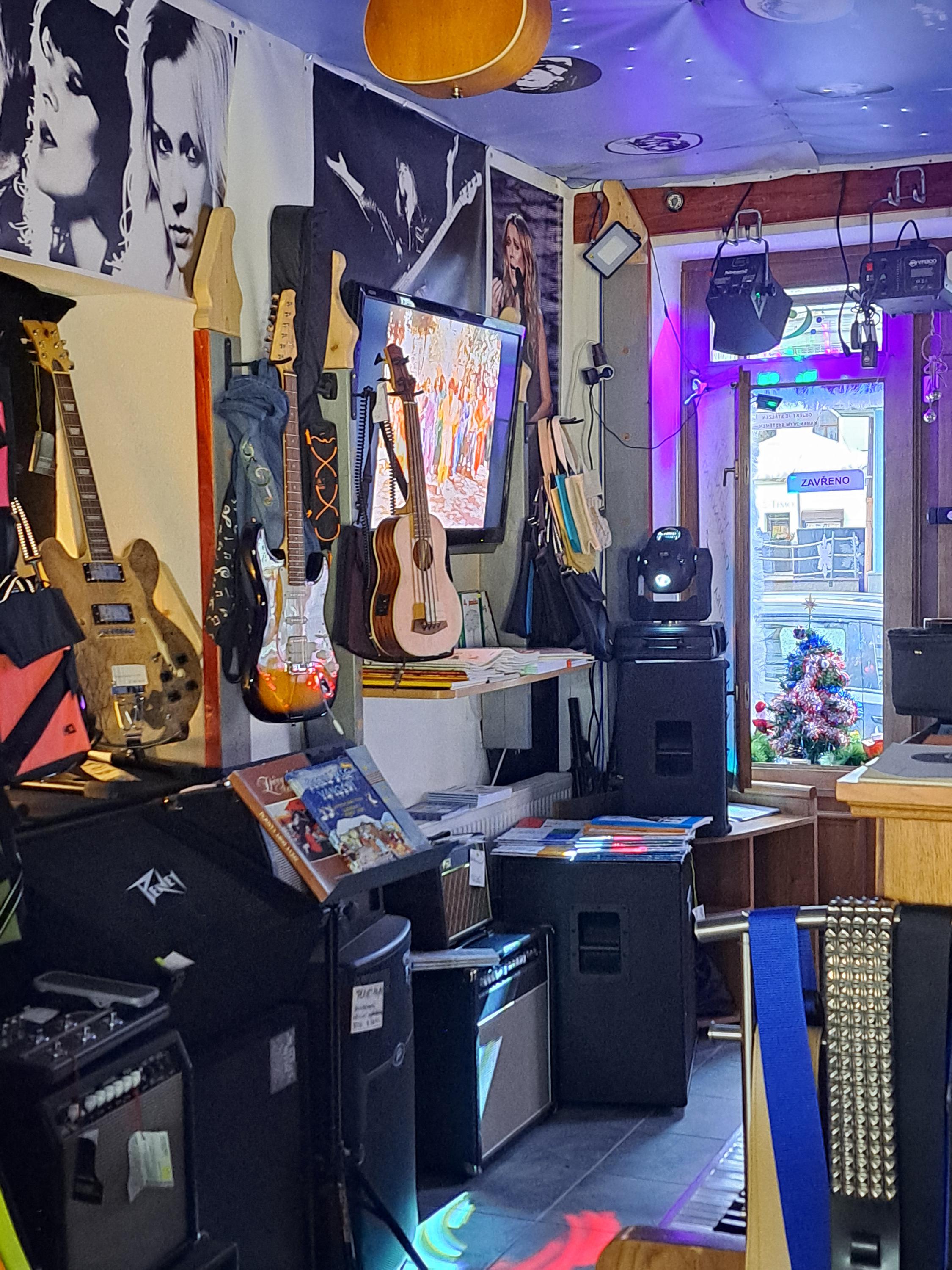 Hudební nástroje u Zámku foto 3