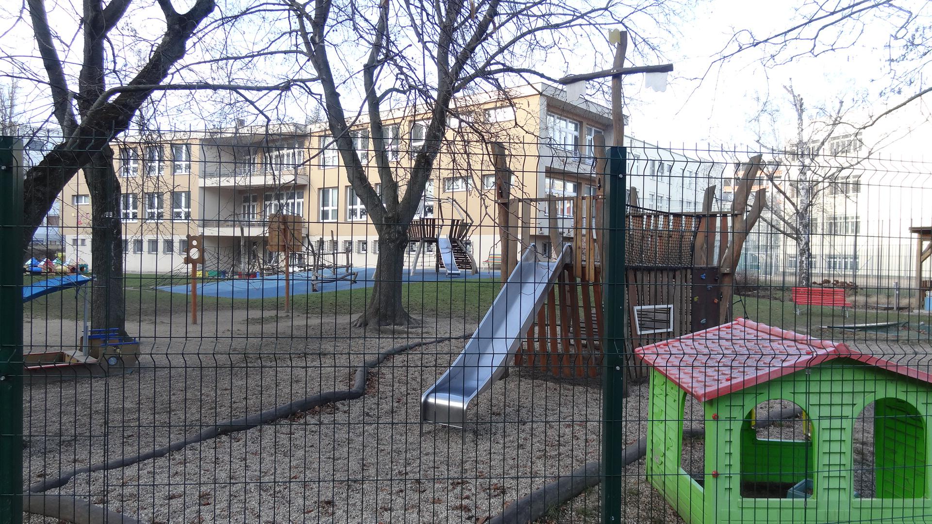MŠ Brno, Nádvorní foto 2