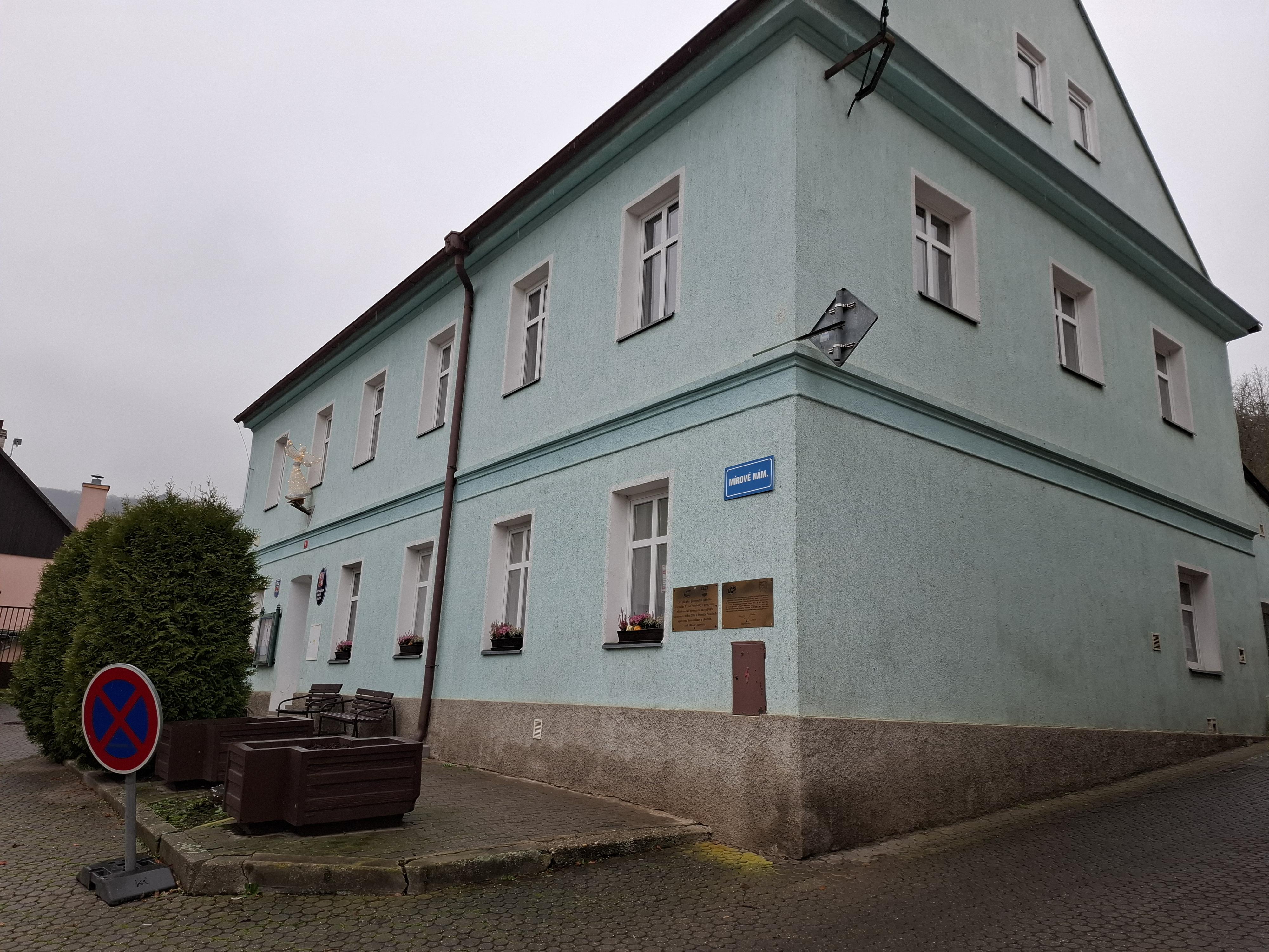 Dolní Zálezly - obecní úřad foto 3