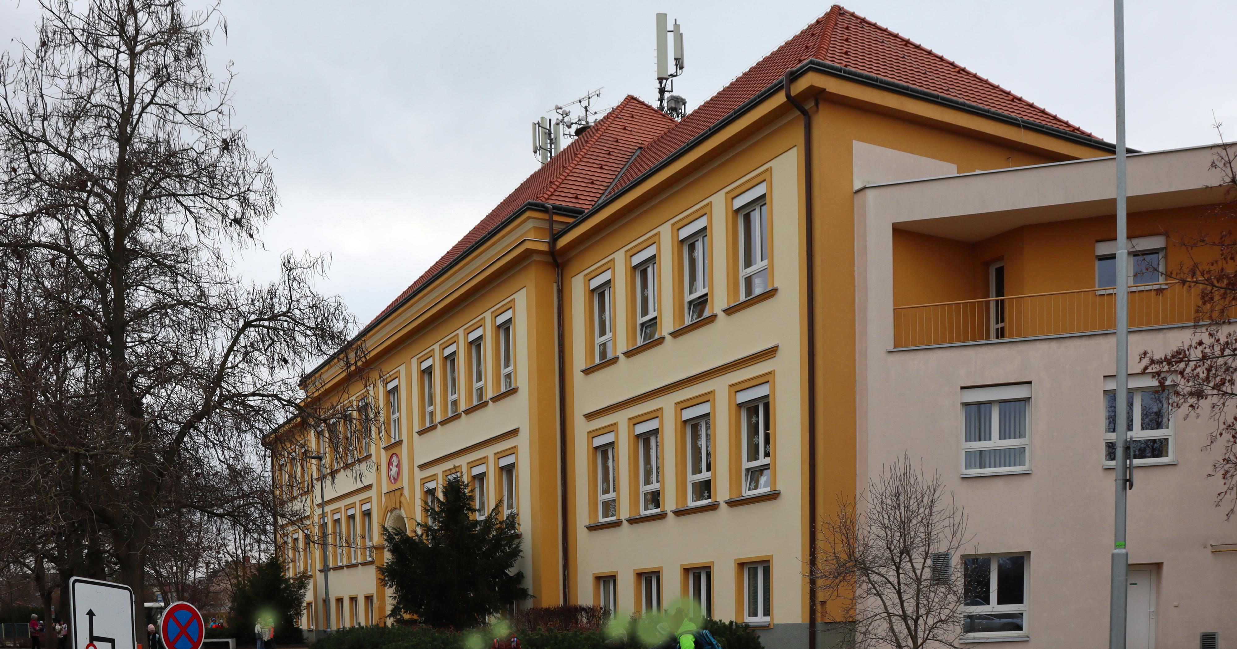 Základní škola Pardubice-Svítkov, Školní 748 foto 5