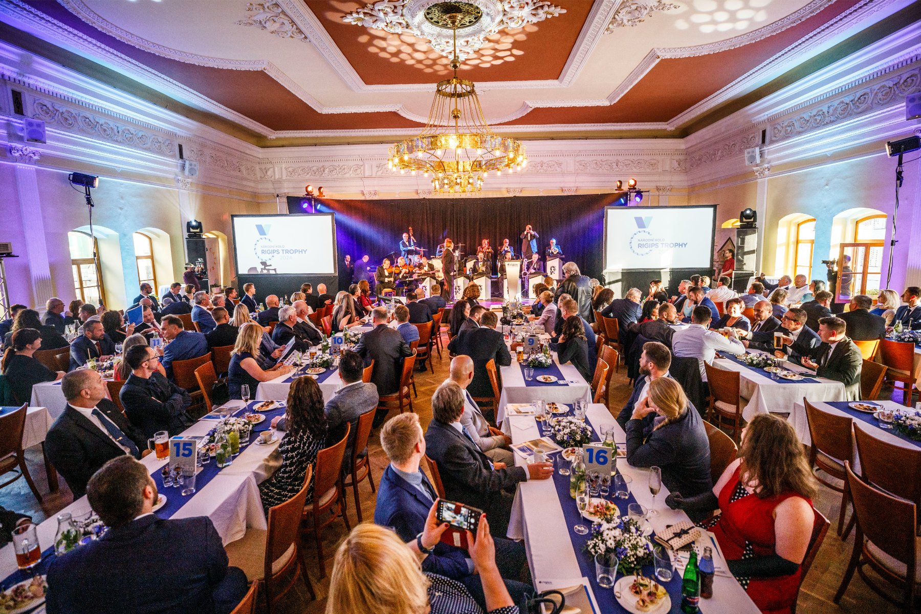 Rezervujte si náš sál pro firemní akci či svatbu