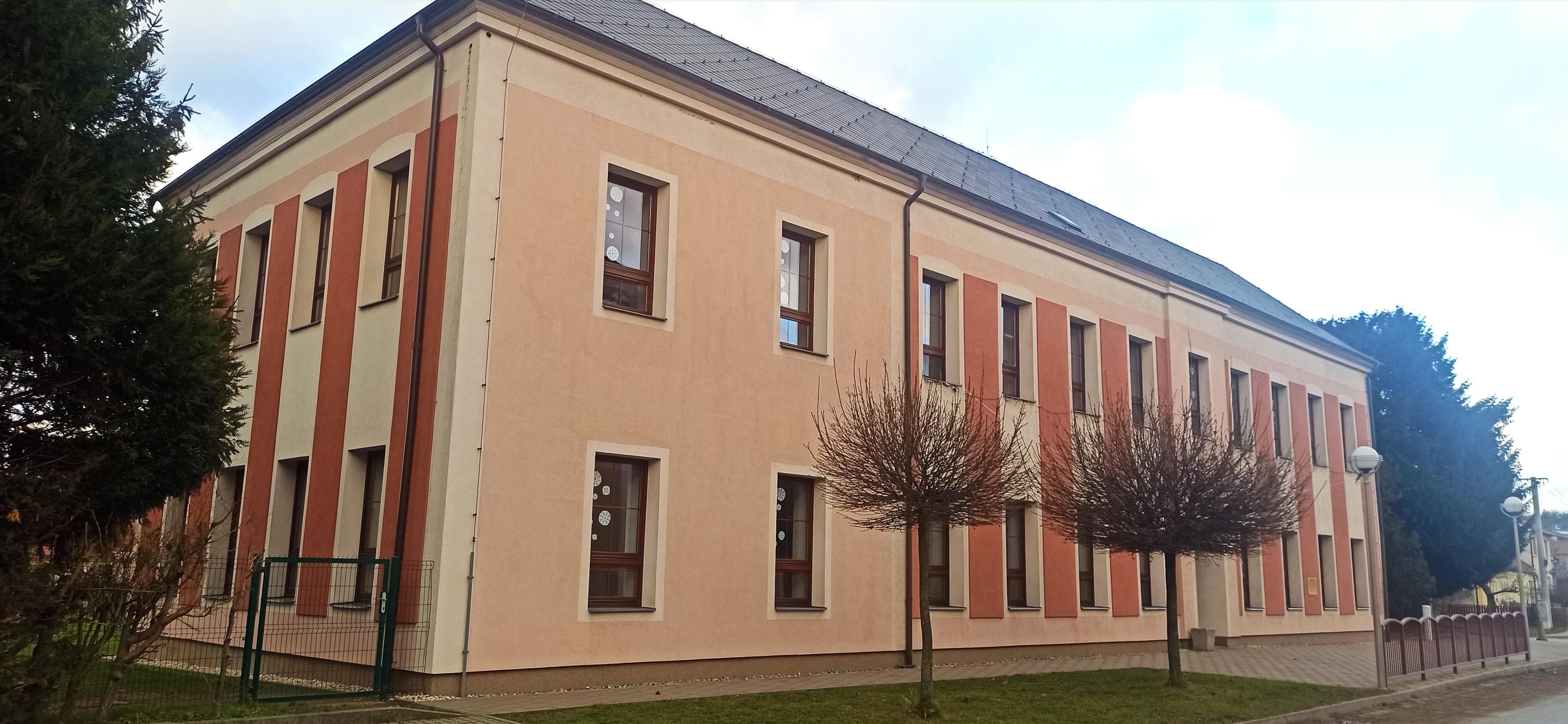 Základní škola a Mateřská škola Domanín, okres Hodonín foto 2