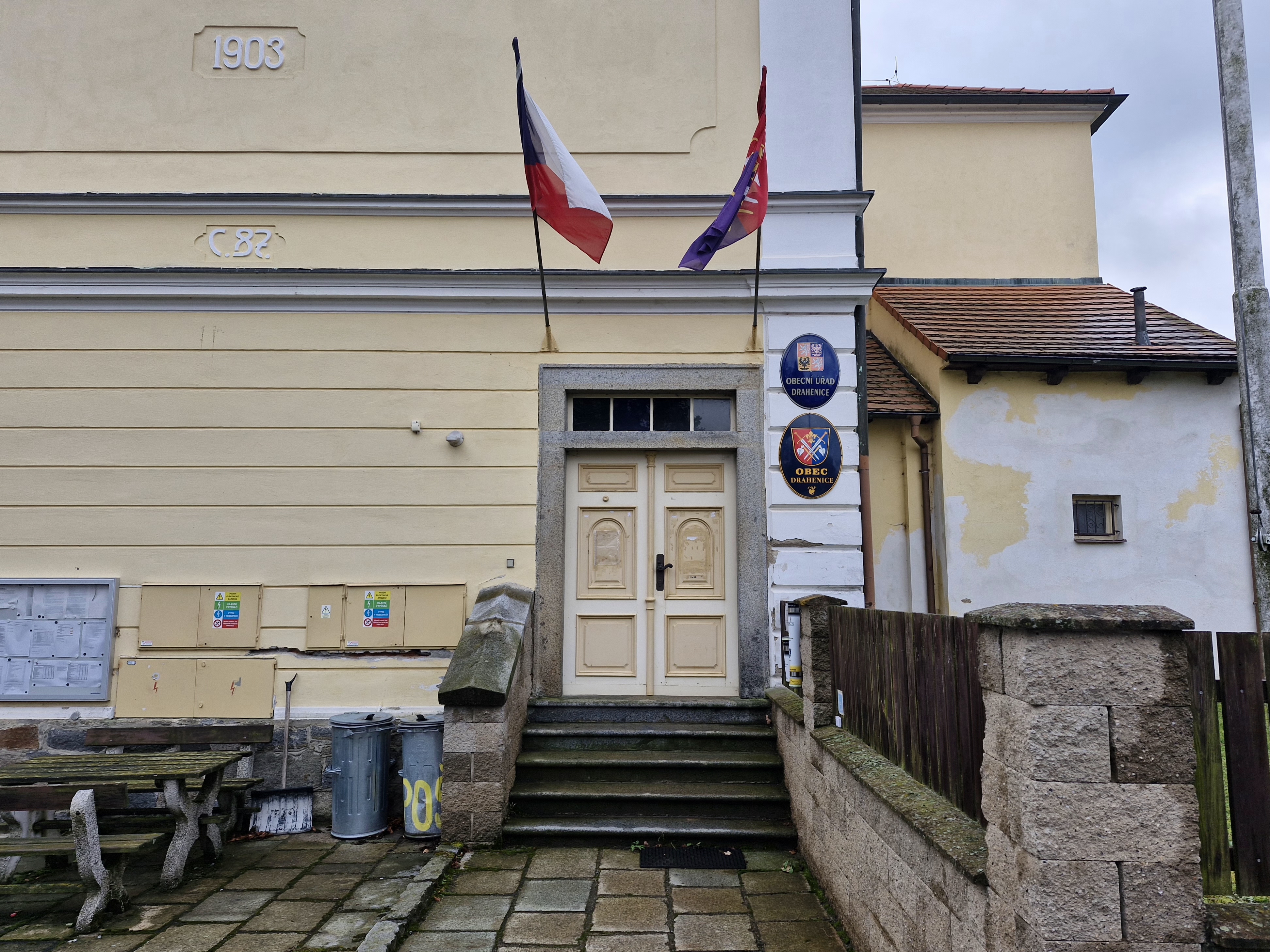 Drahenice - obecní úřad foto 5