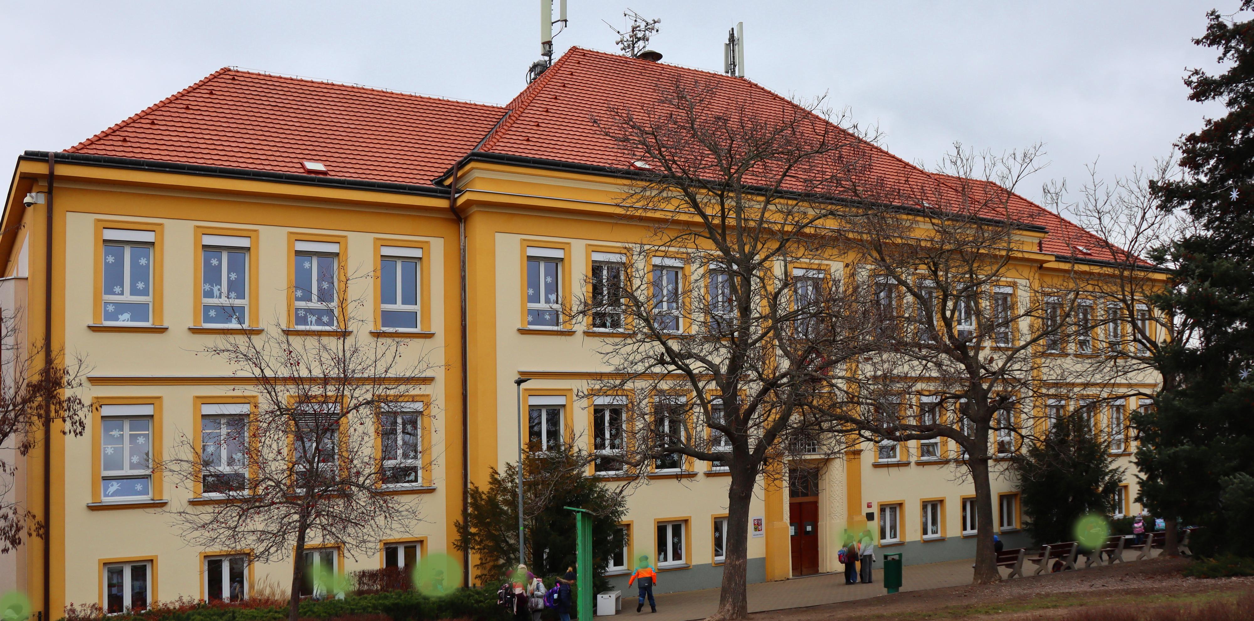 Základní škola Pardubice-Svítkov, Školní 748 foto 4