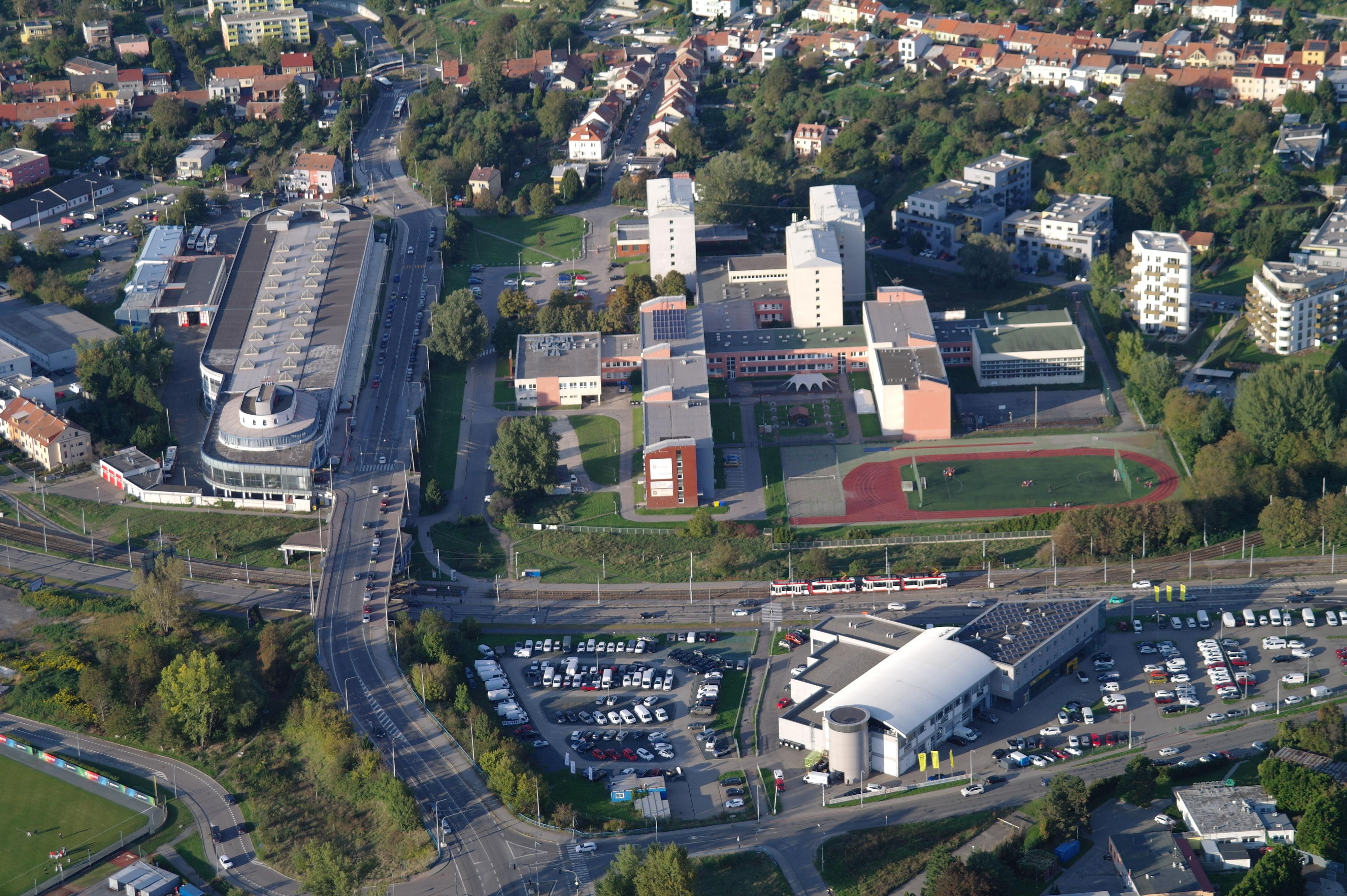 Střední škola informatiky, poštovnictví a finančnictví Brno foto 1