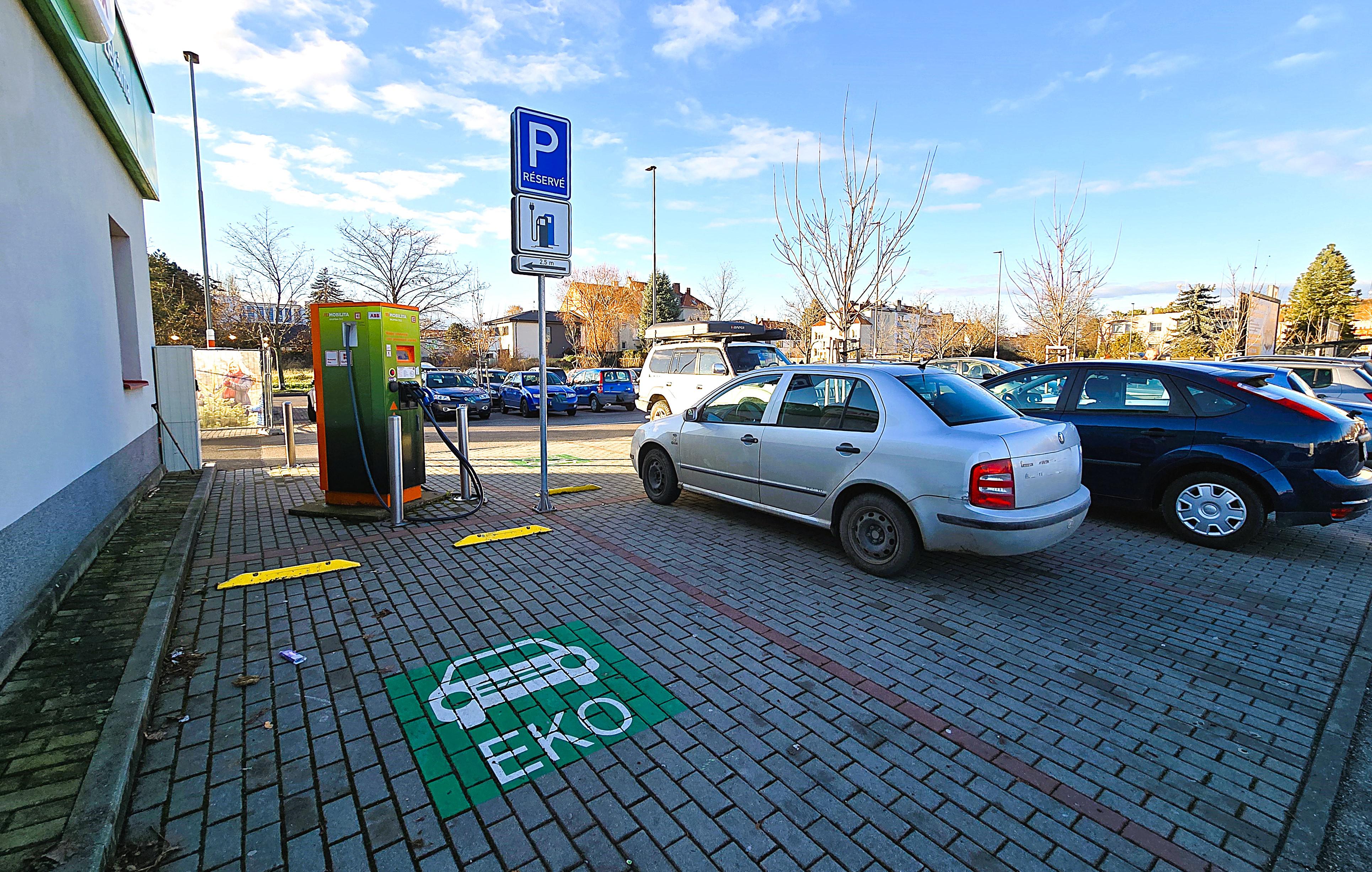 Nabíjecí stanice ČEZ