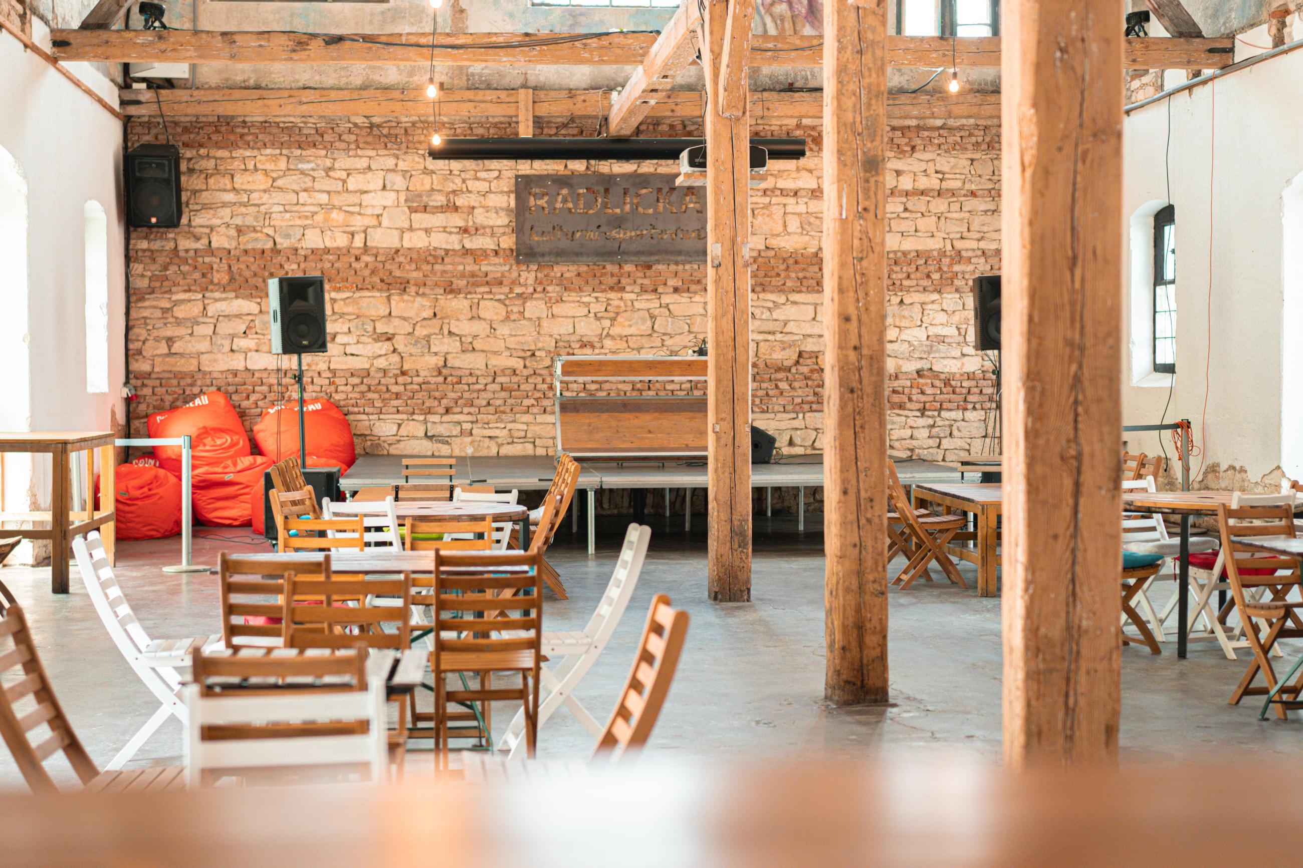 Radlická kulturní sportovna foto 3