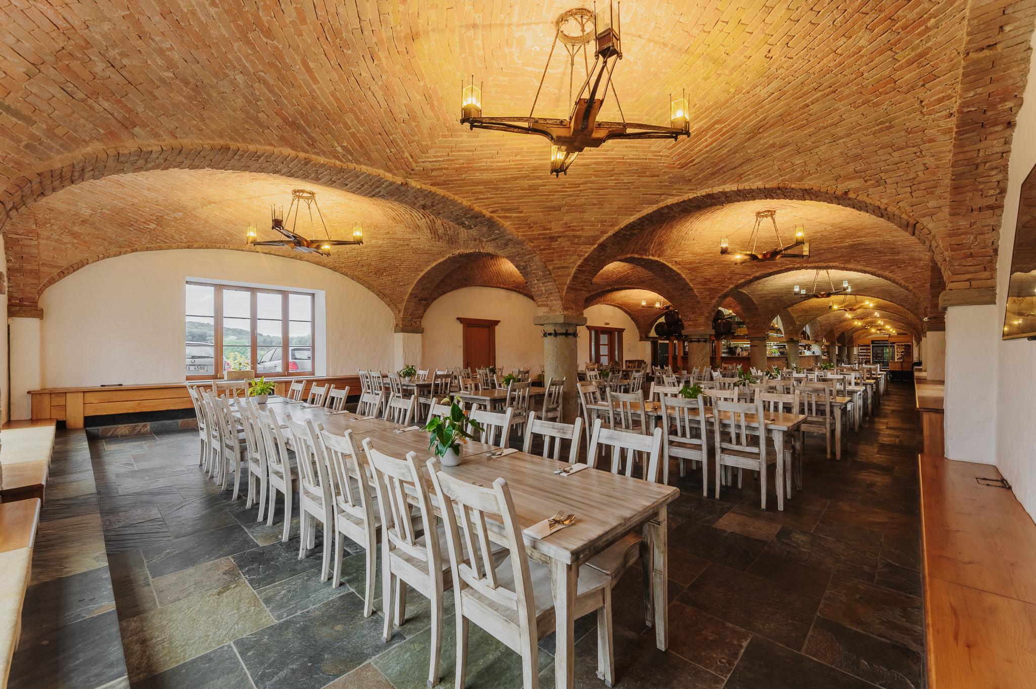 Restaurace Dvůr Perlová voda