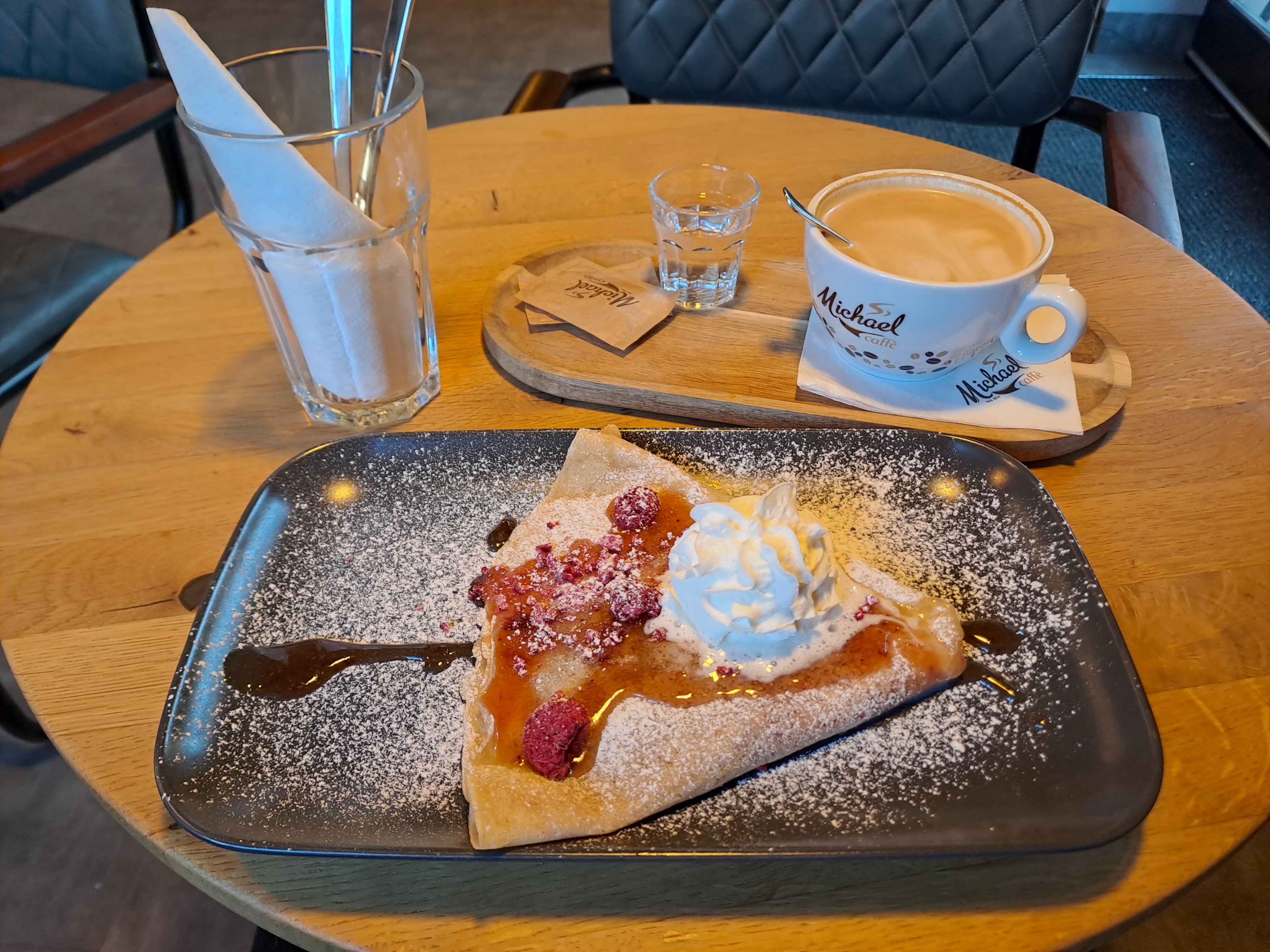 La. CAFÉ BISTRO BAR foto 3