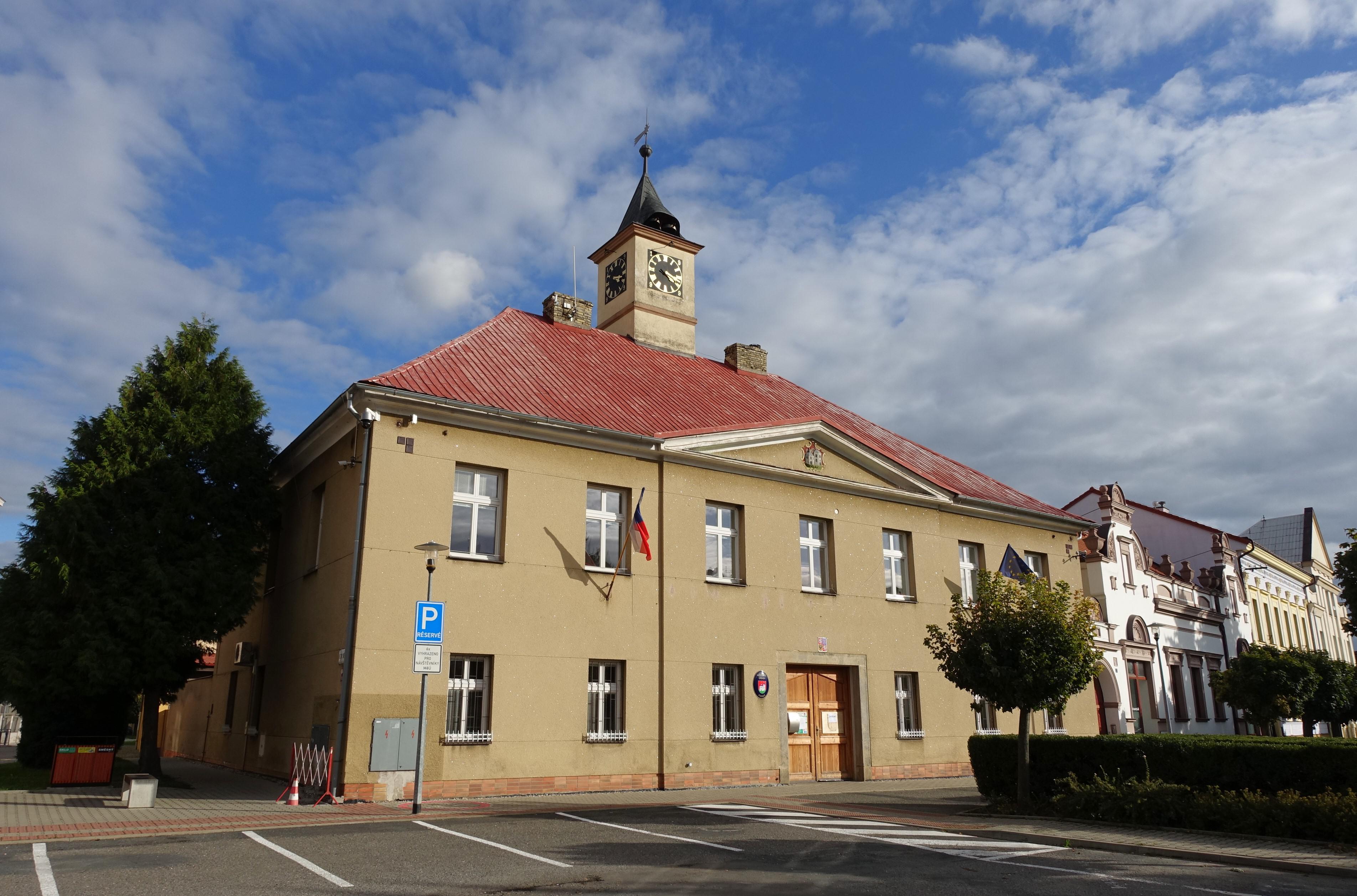 Sadská - městský úřad foto 2
