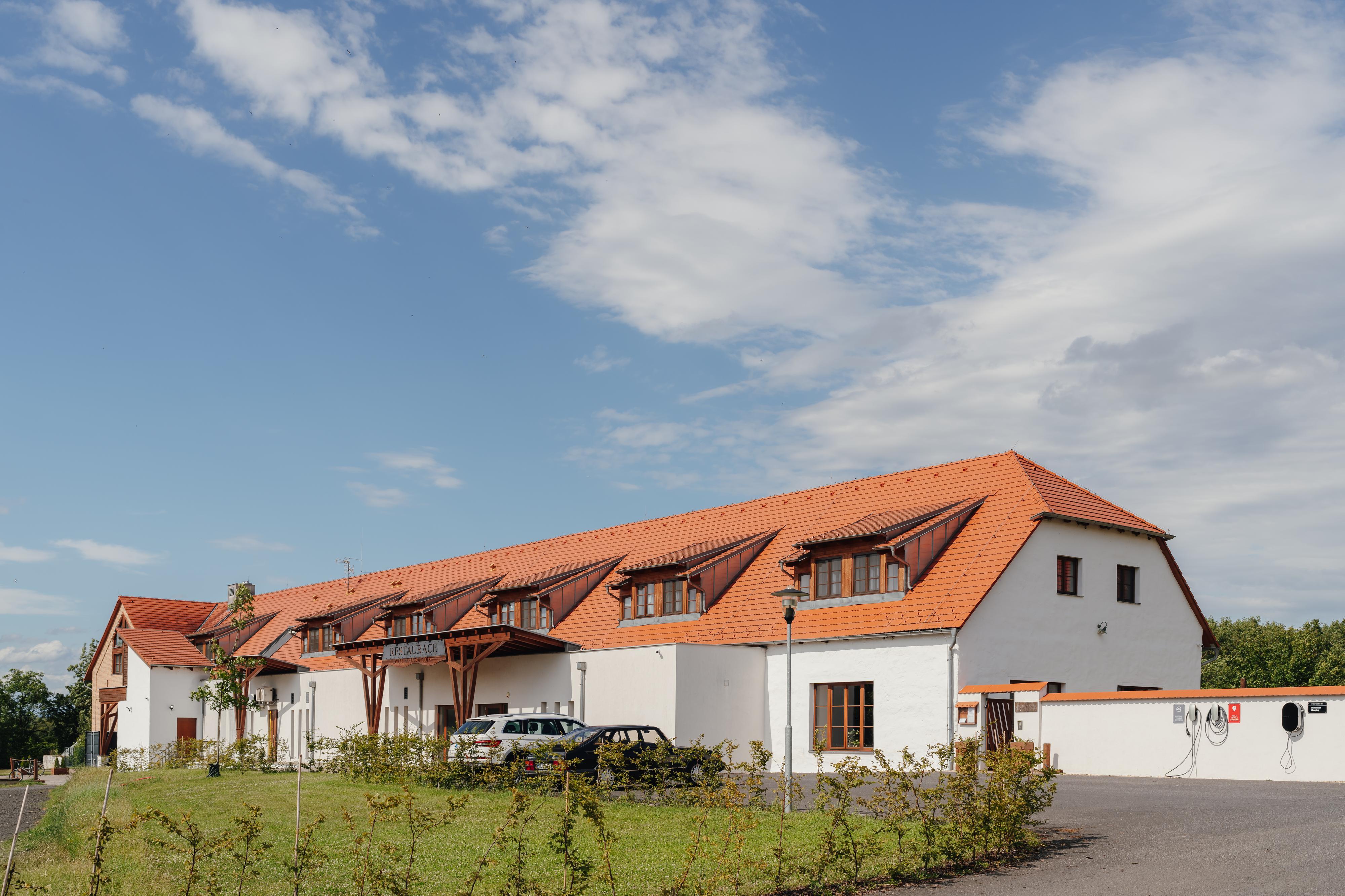 Restaurace Dvůr Perlová voda foto 2