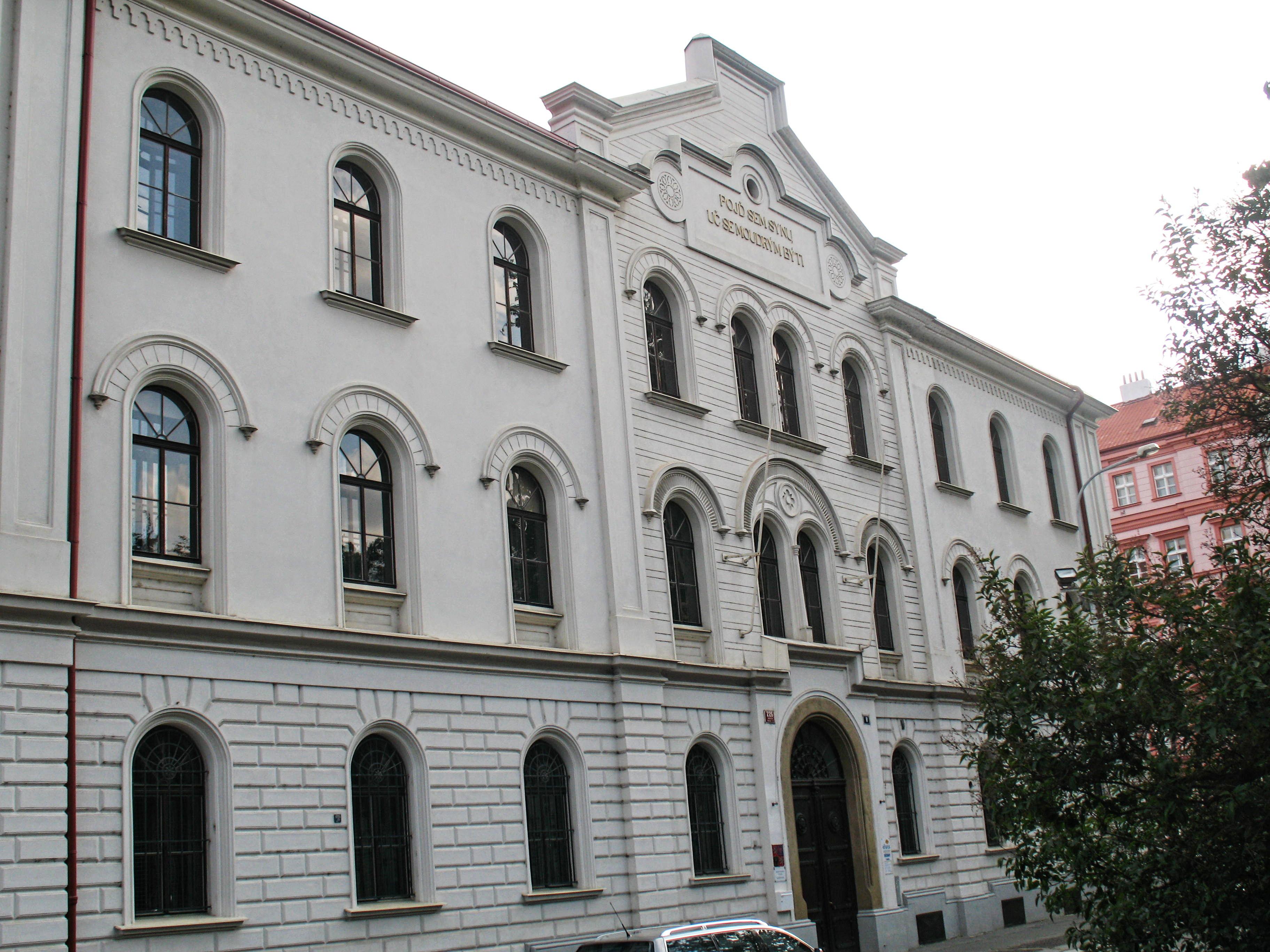 Střední odborné učiliště kadeřnické, Praha 8 foto 2