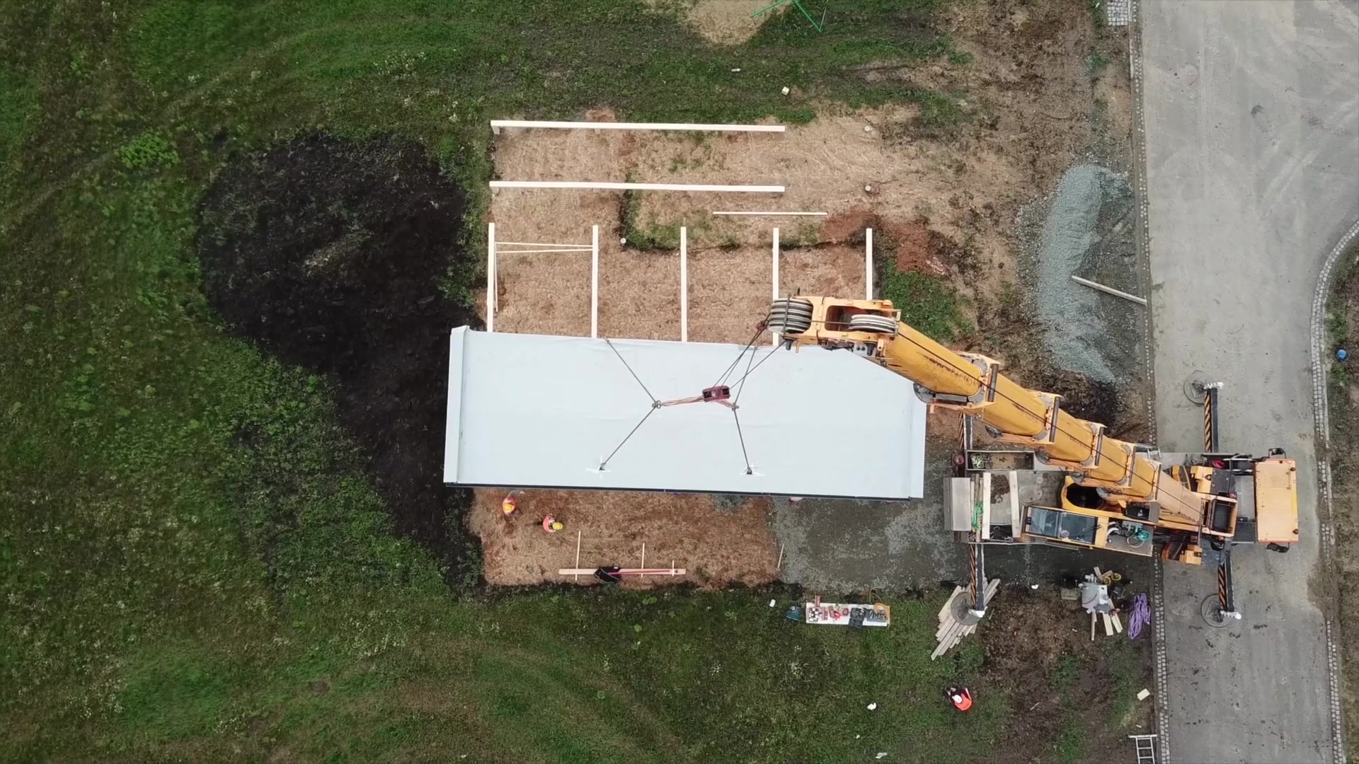 Úsporné bydlení s.r.o. - výrobní hala foto 2 (náhled videa)