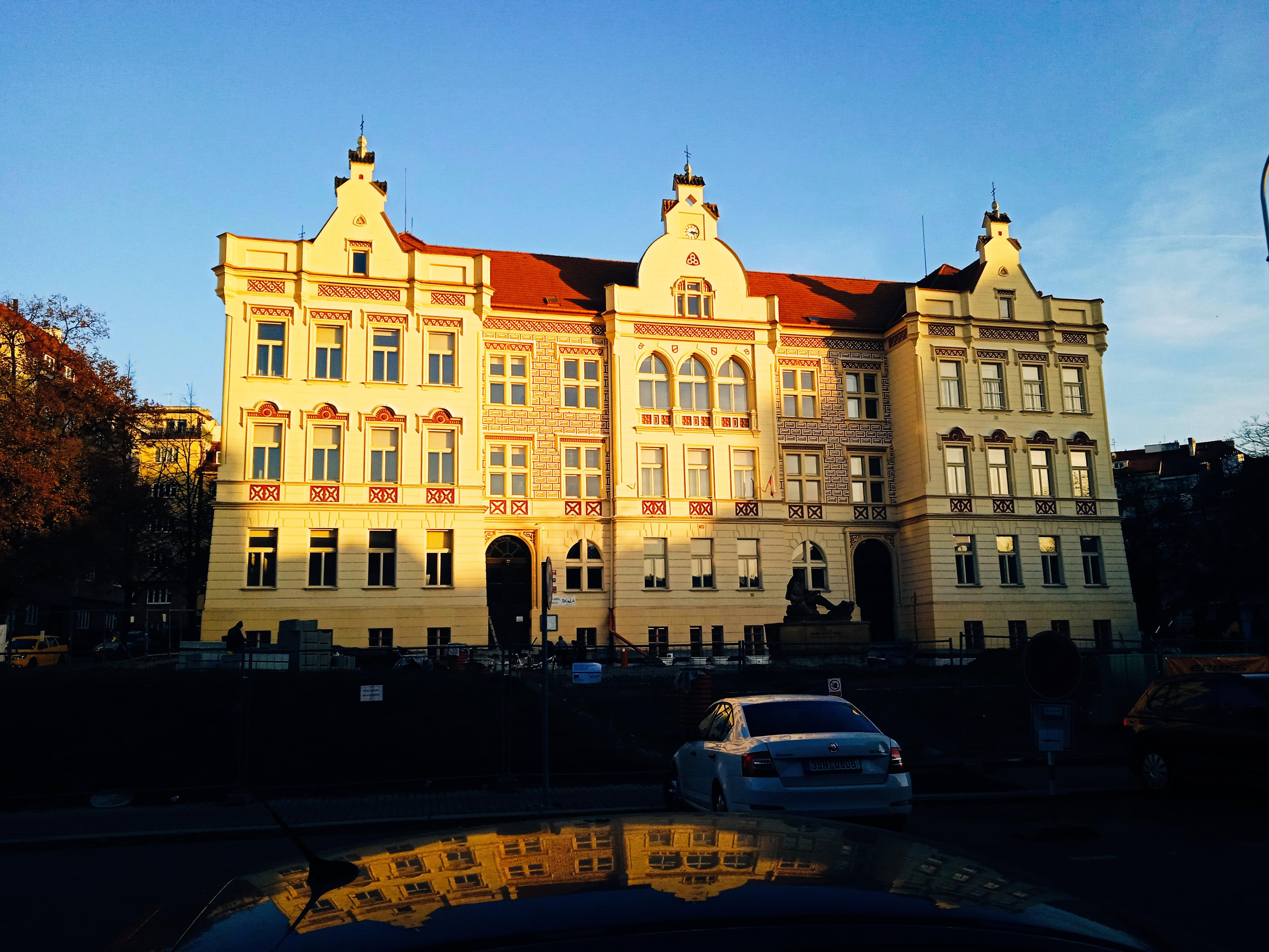 Základní škola, Praha 4, Nedvědovo náměstí 140 foto 4