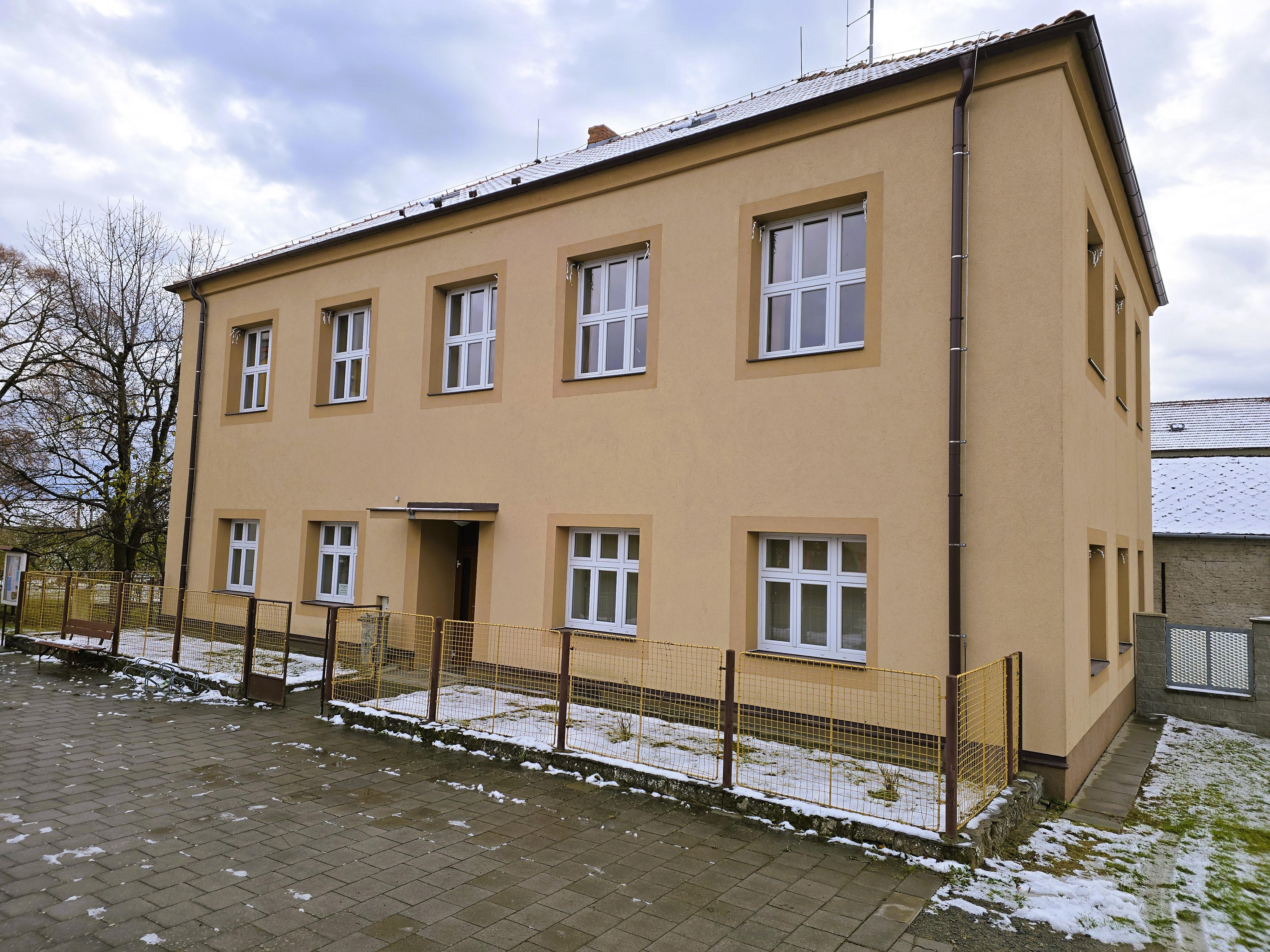 Vícov - obecní knihovna foto 3