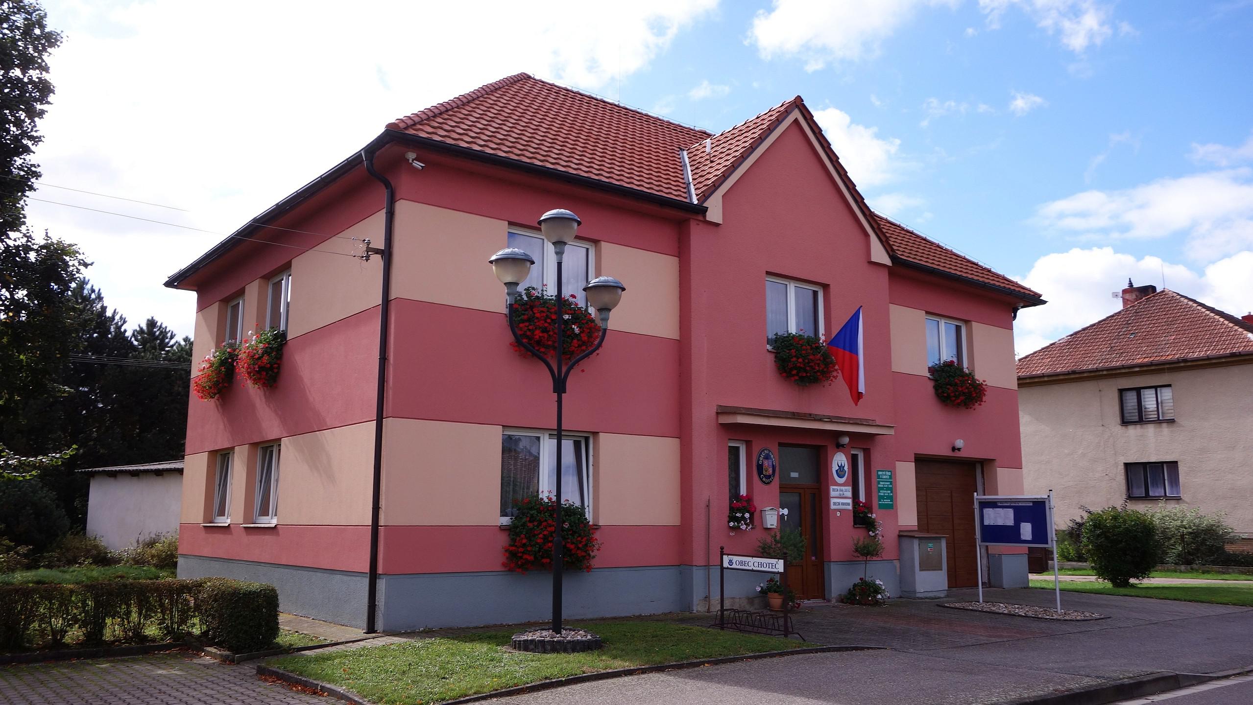 Choteč - obecní úřad foto 2