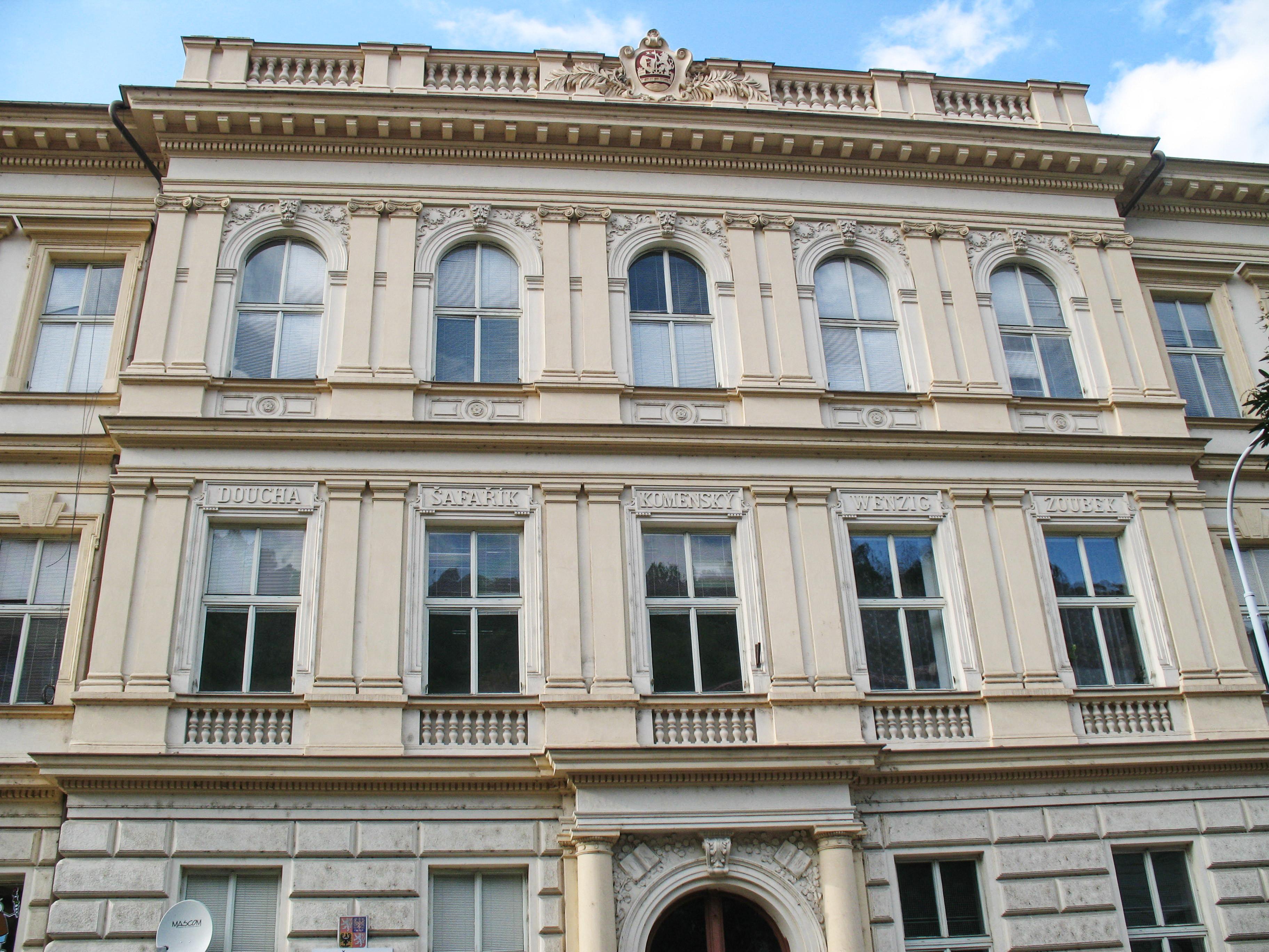 ZŠ a MŠ Praha 8, Lyčkovo náměstí foto 2