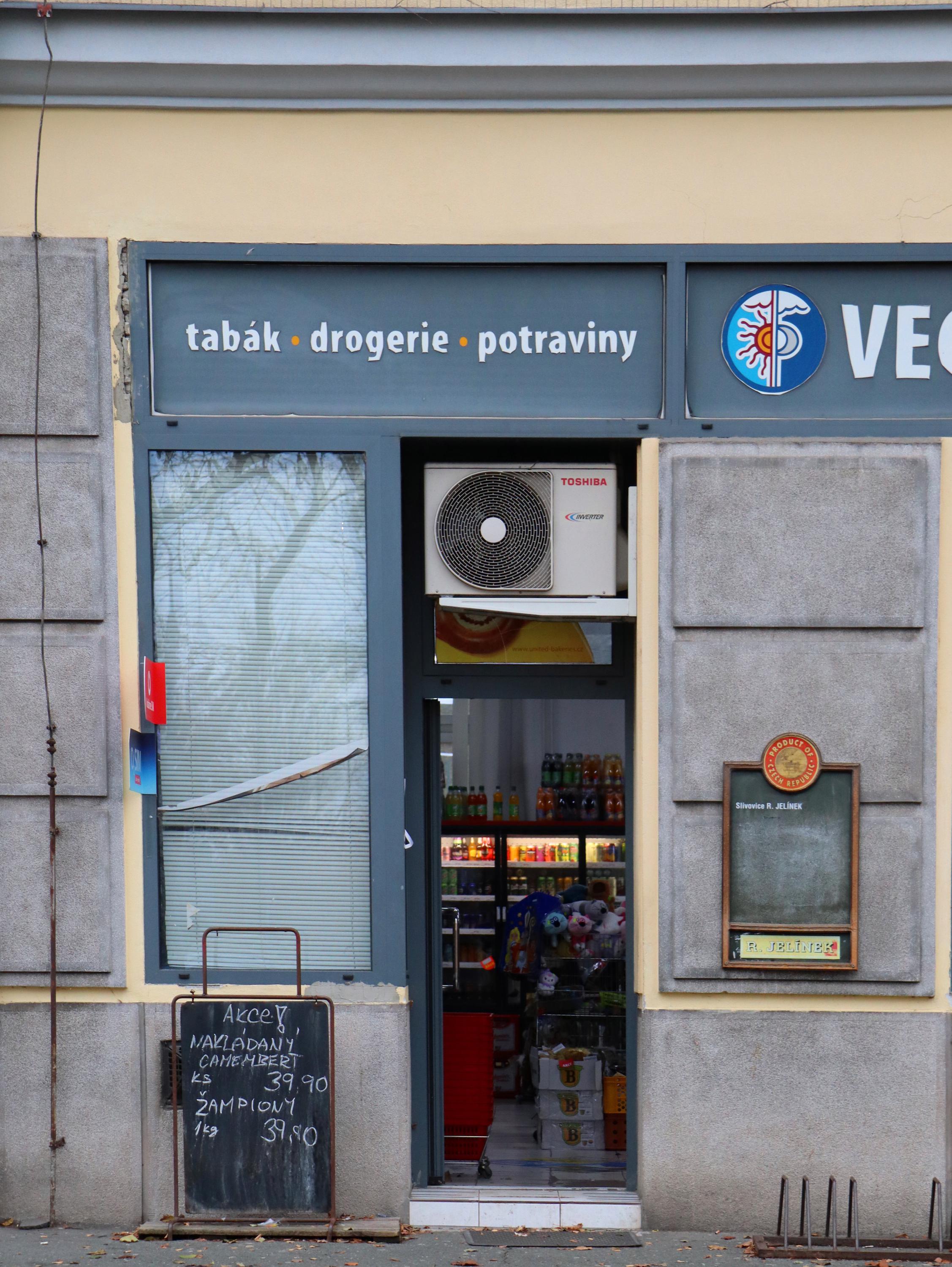 Večerka náměstí Dukelských hrdinů 2234 foto 2