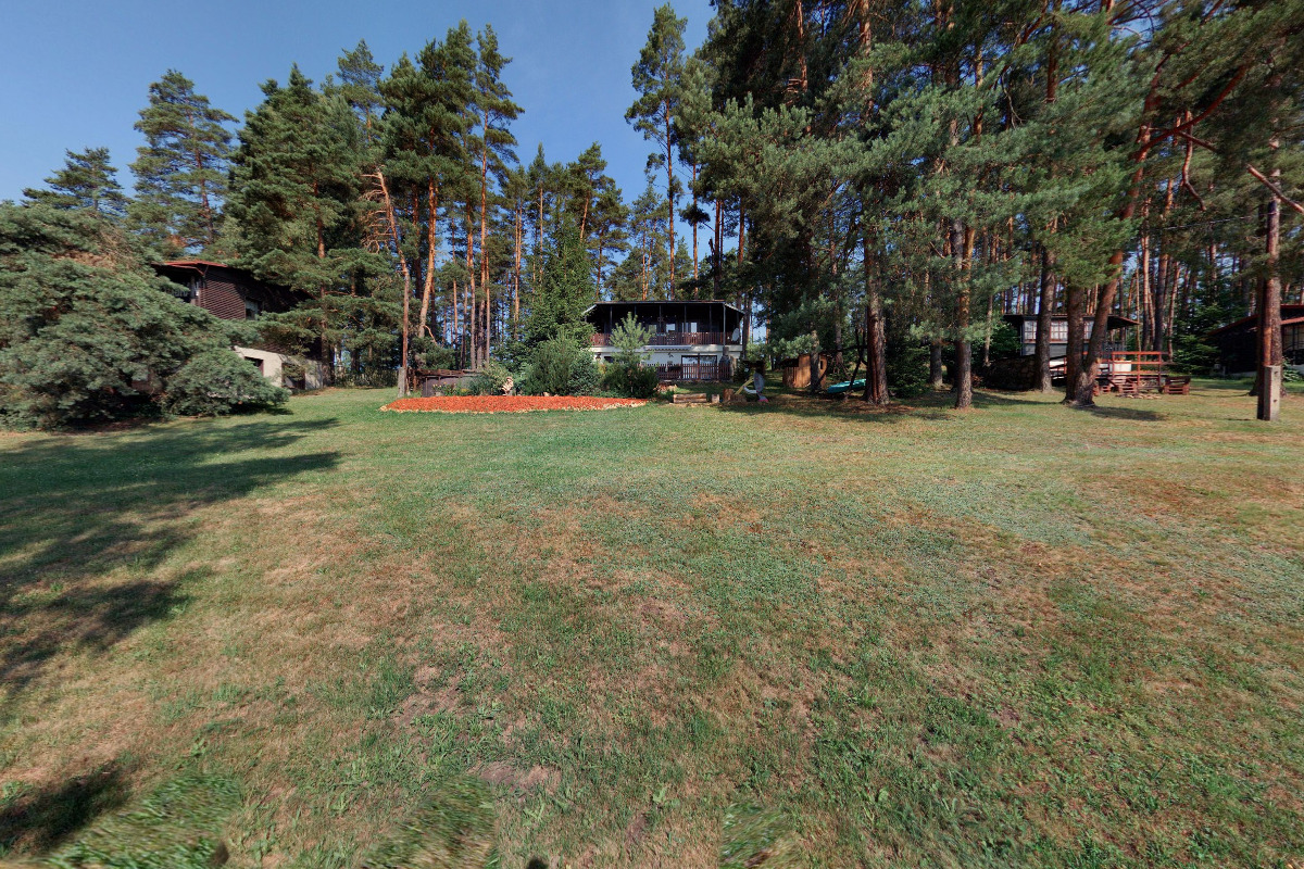 Chata u Chrastenského rybníku