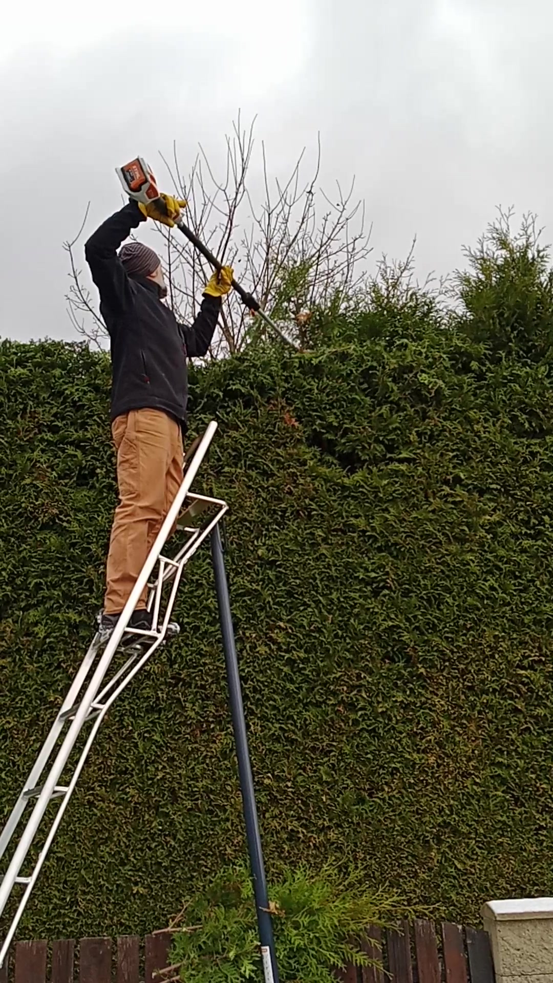 zahradnikutil.cz foto 2 (náhled videa)