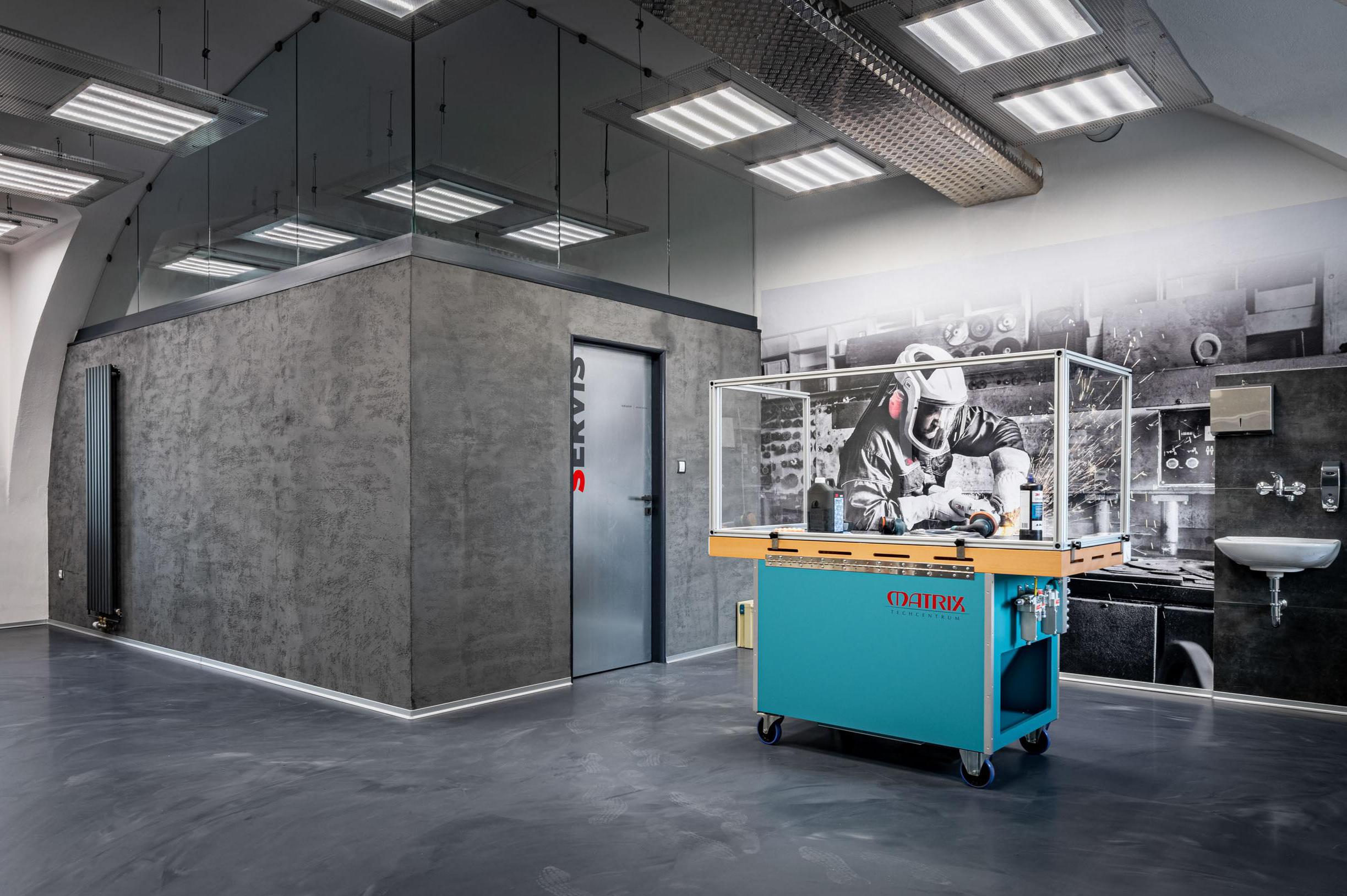 Testování technologií a praxe.